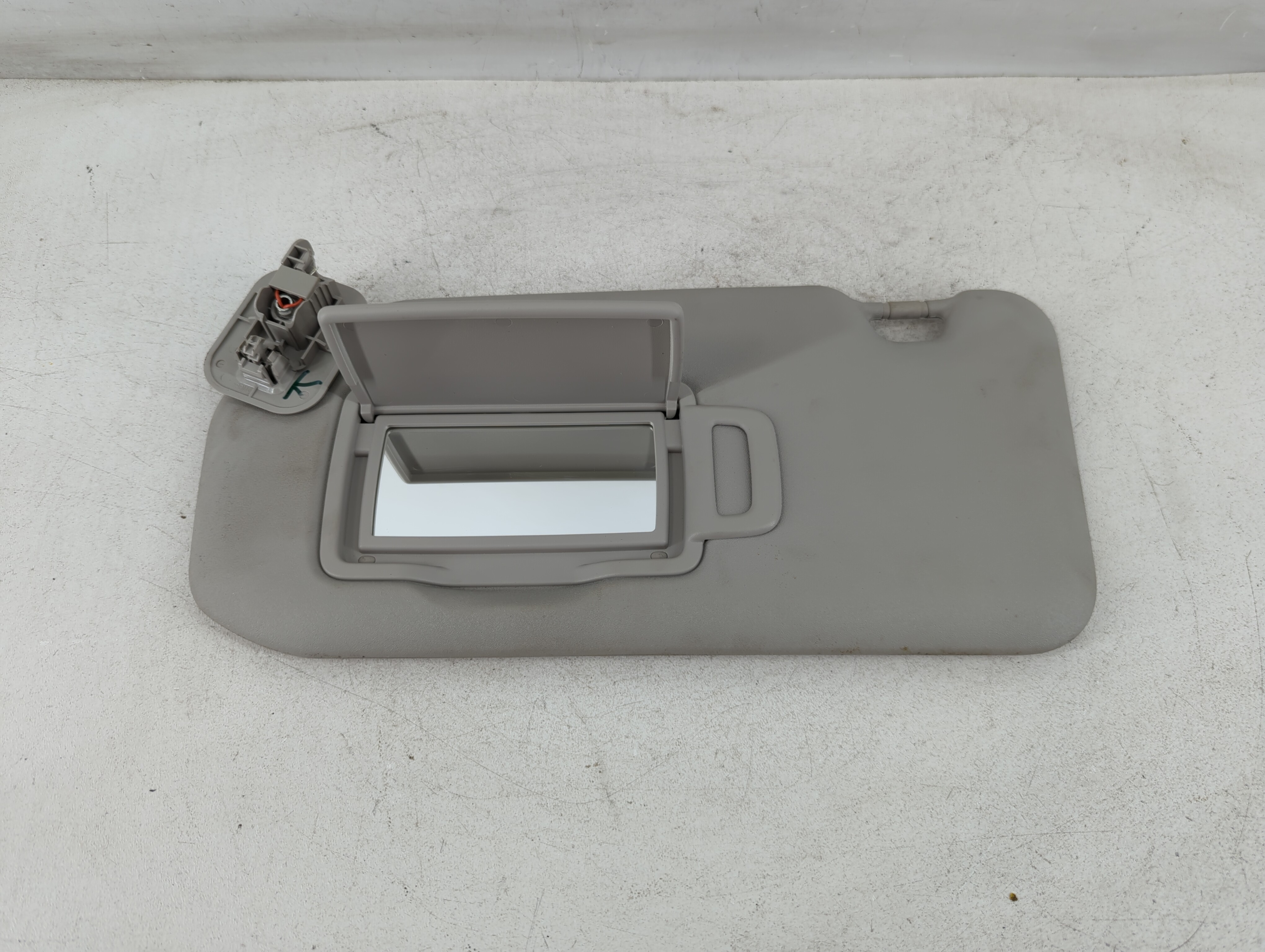 2020-2022 Nissan Sentra Driver Sun Visor Mirror Left Sunvisor Gray 1071759 - Oemusedautoparts1.com