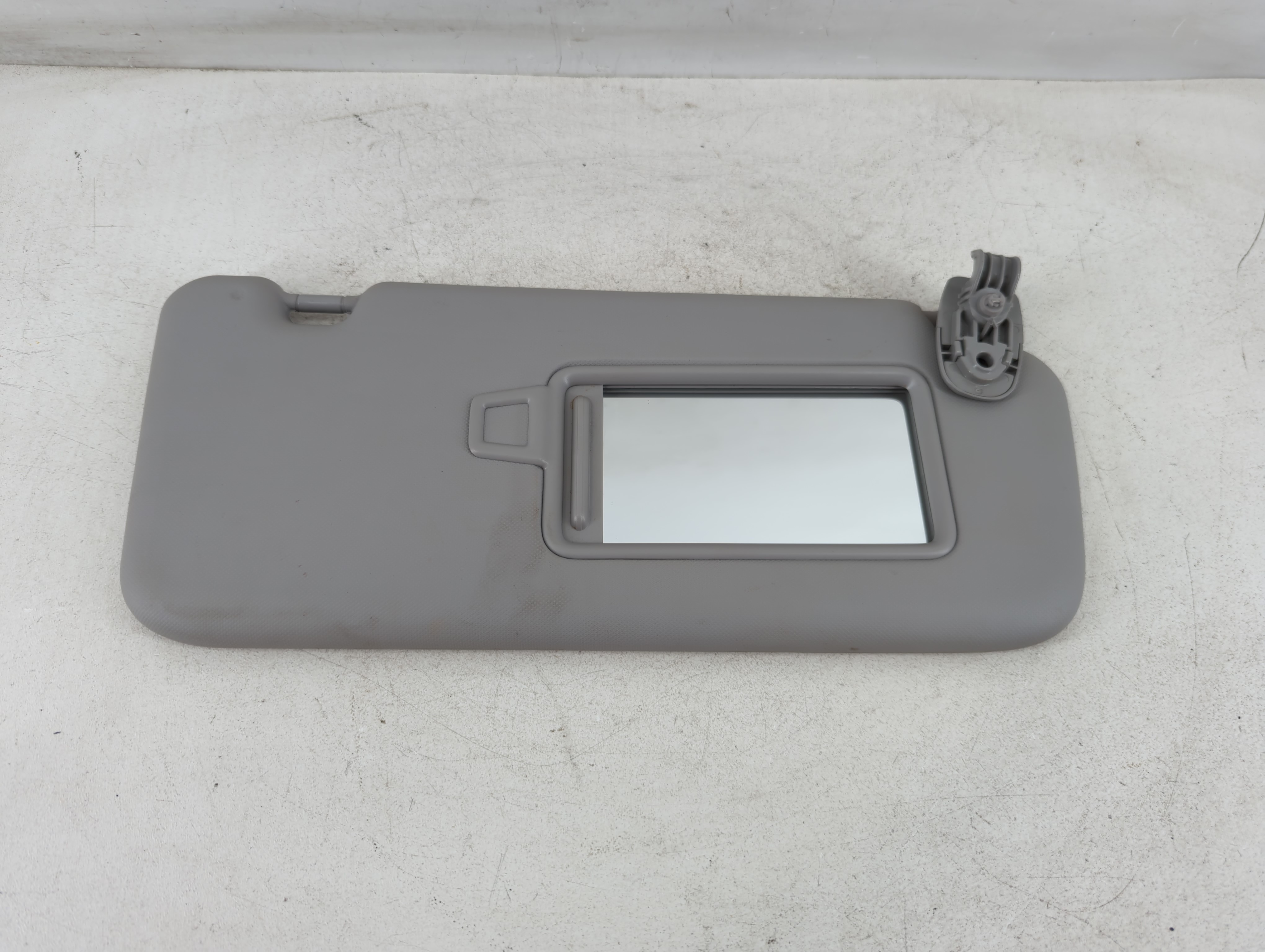 2018-2021 Hyundai Kona Passenger Sun Visor Mirror Right Sunvisor Grey 1071768 - Oemusedautoparts1.com