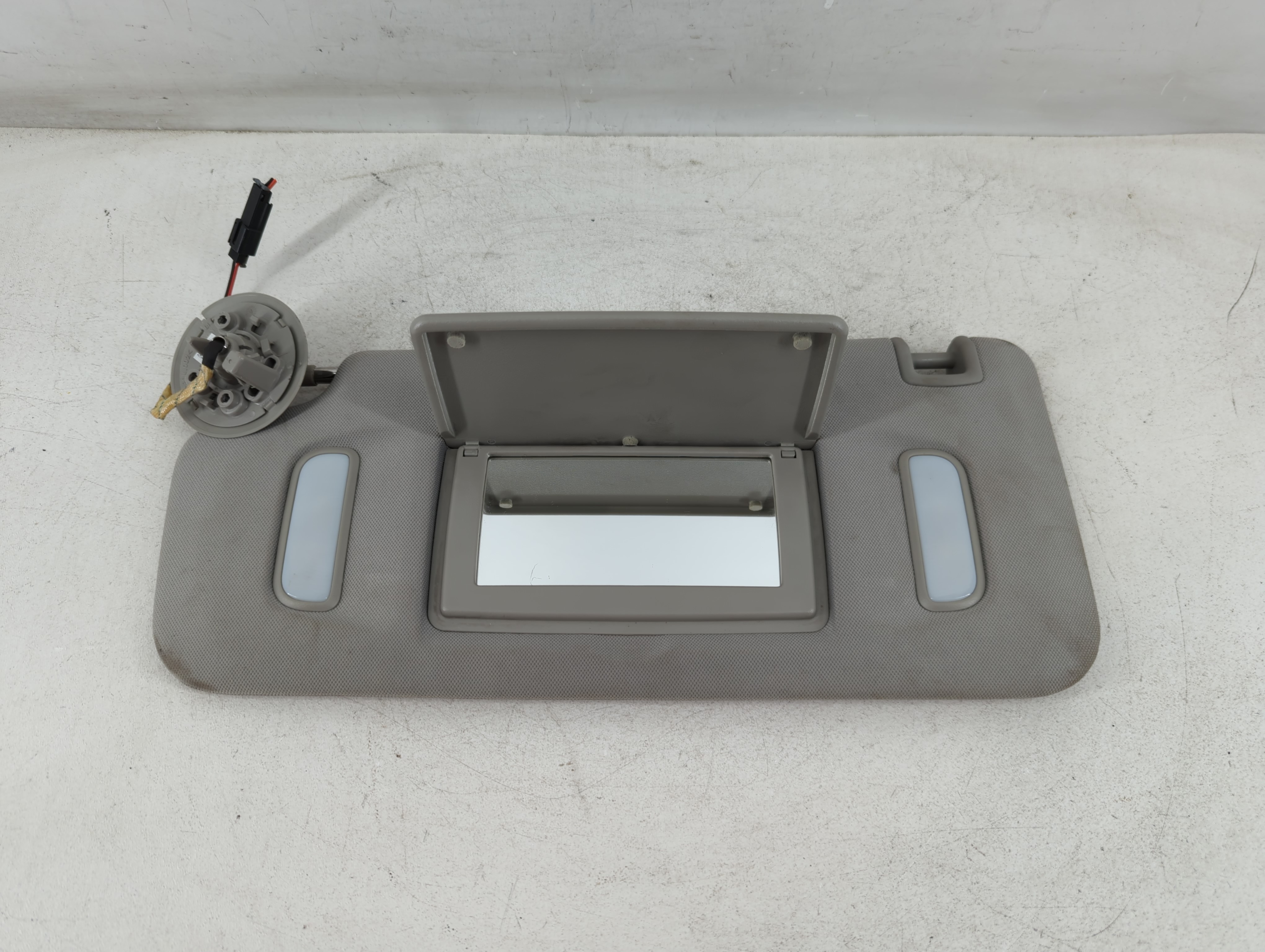 2008-2017 Buick Enclave Driver Sun Visor Mirror Left Sunvisor Grey 1071773 - Oemusedautoparts1.com