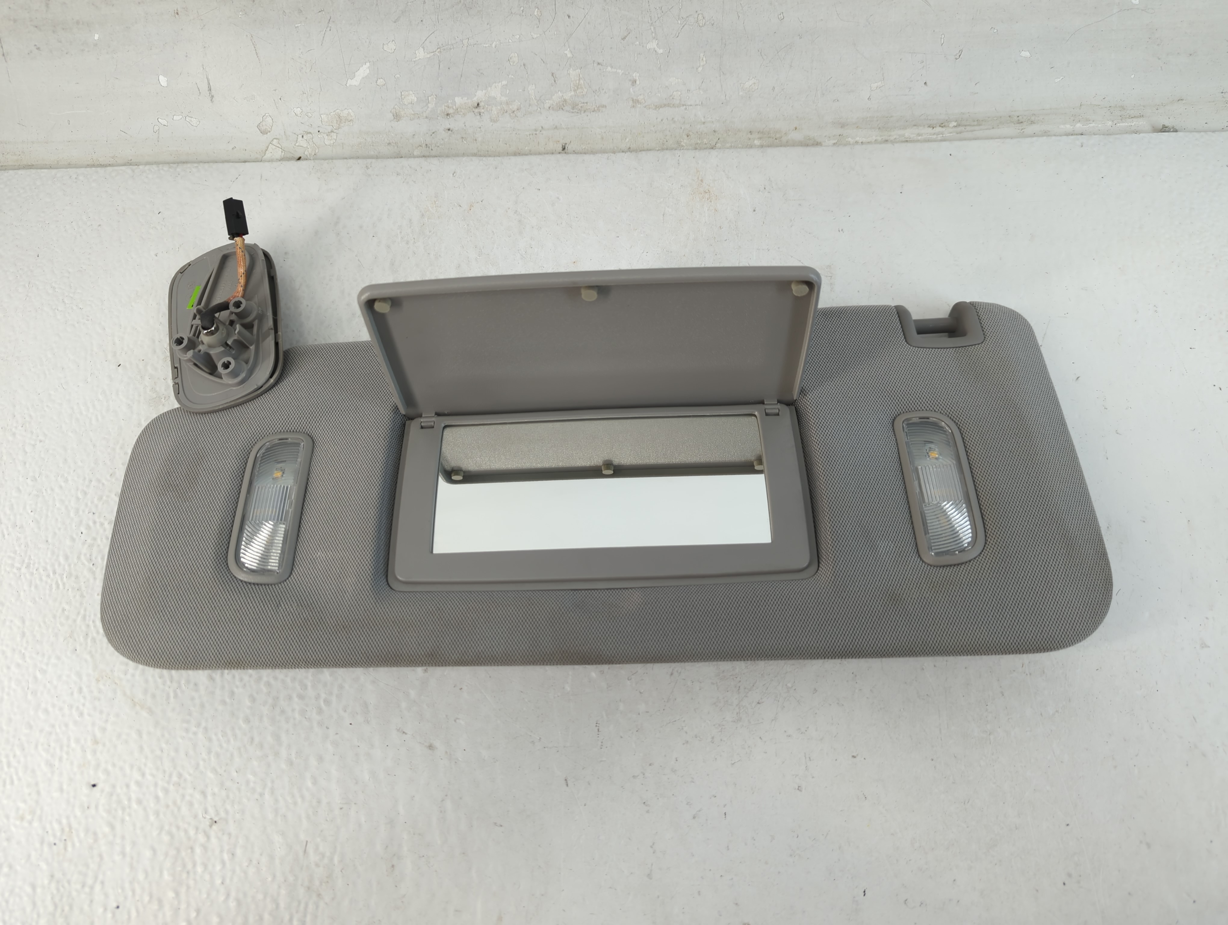 2015-2020 Chevrolet Tahoe Driver Sun Visor Mirror Left Sunvisor Gray 1071789 - Oemusedautoparts1.com