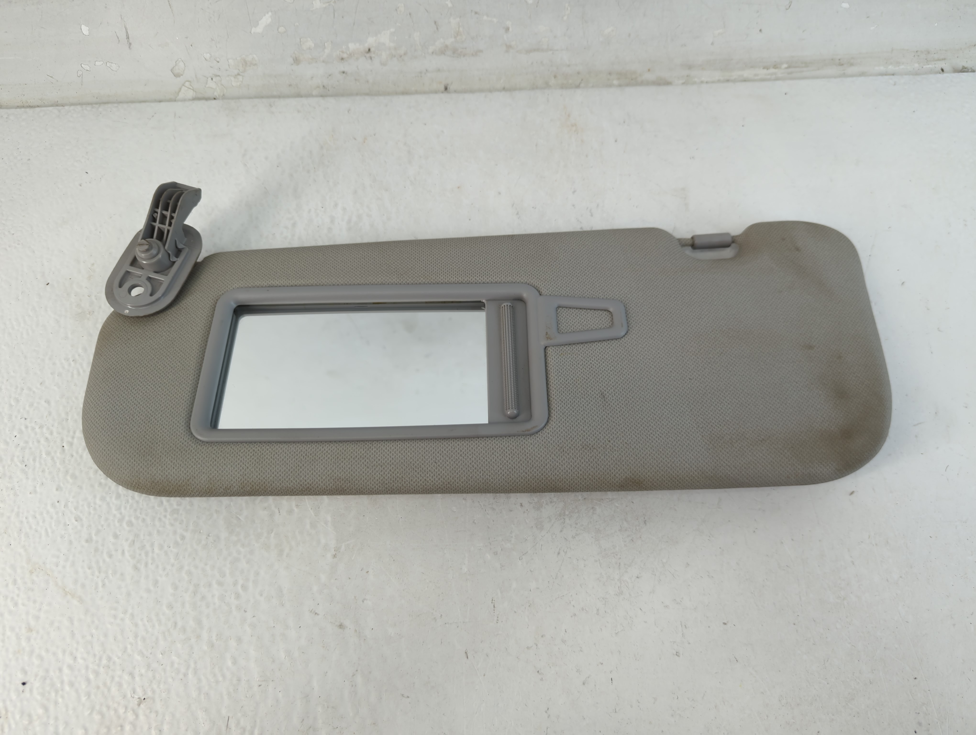 2014-2016 Hyundai Elantra Driver Sun Visor Mirror Left Sunvisor Gray 1071796 - Oemusedautoparts1.com