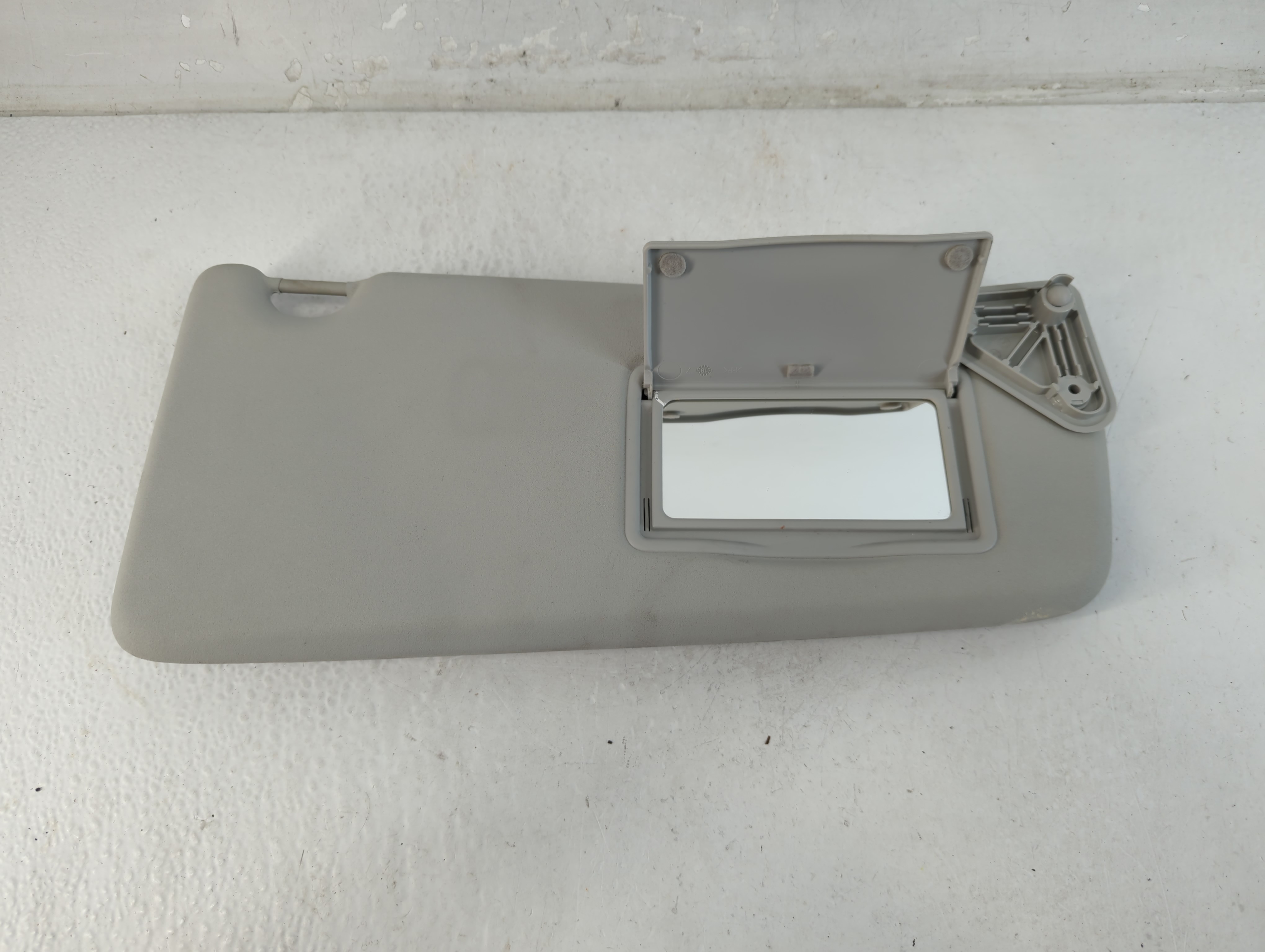 2015 Land Rover Discovery Sport Passenger Sun Visor Mirror Right Sunvisor 1071806 - Oemusedautoparts1.com