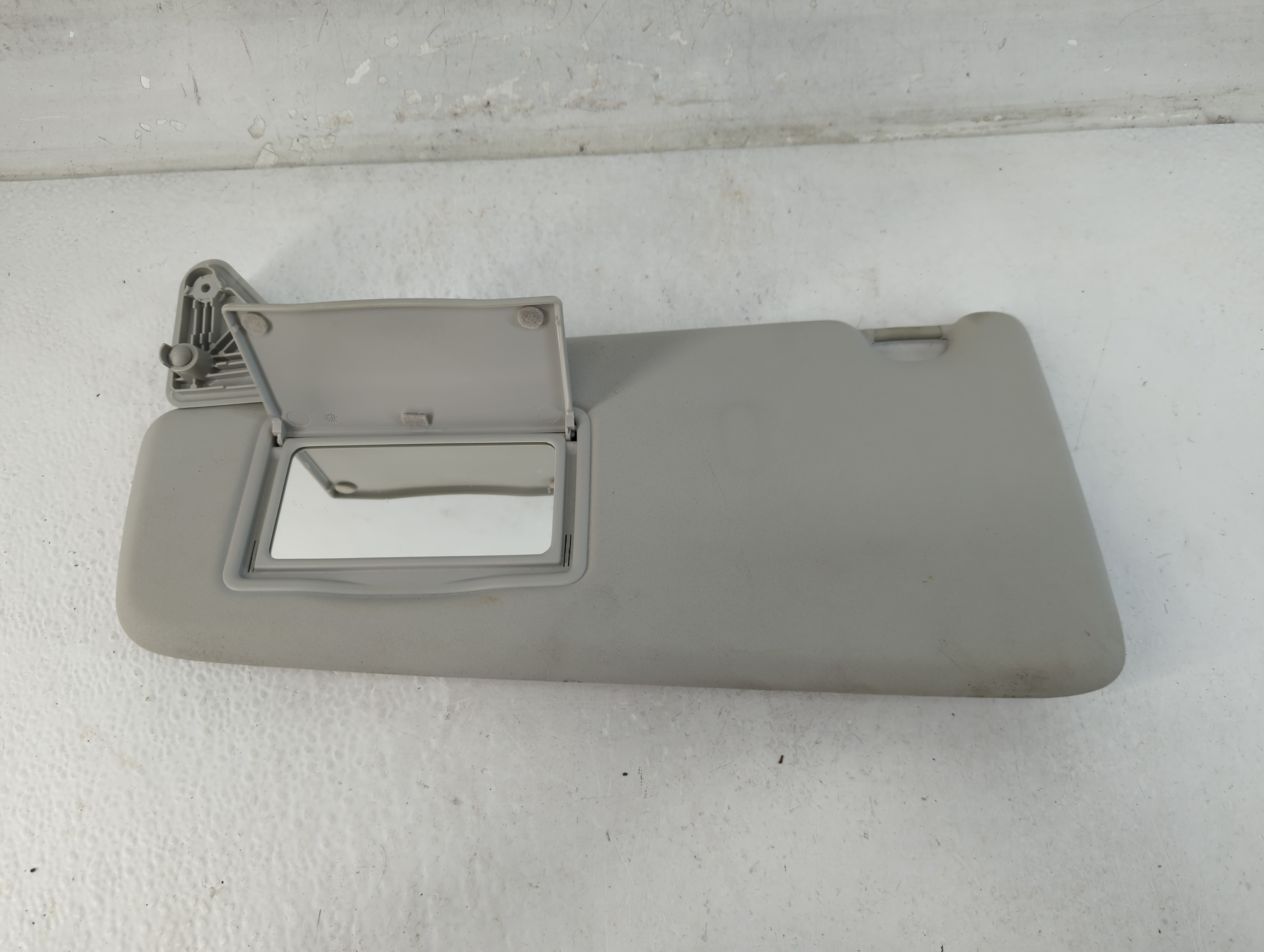 2015 Land Rover Discovery Sport Driver Sun Visor Mirror Left Sunvisor 1071807 - Oemusedautoparts1.com