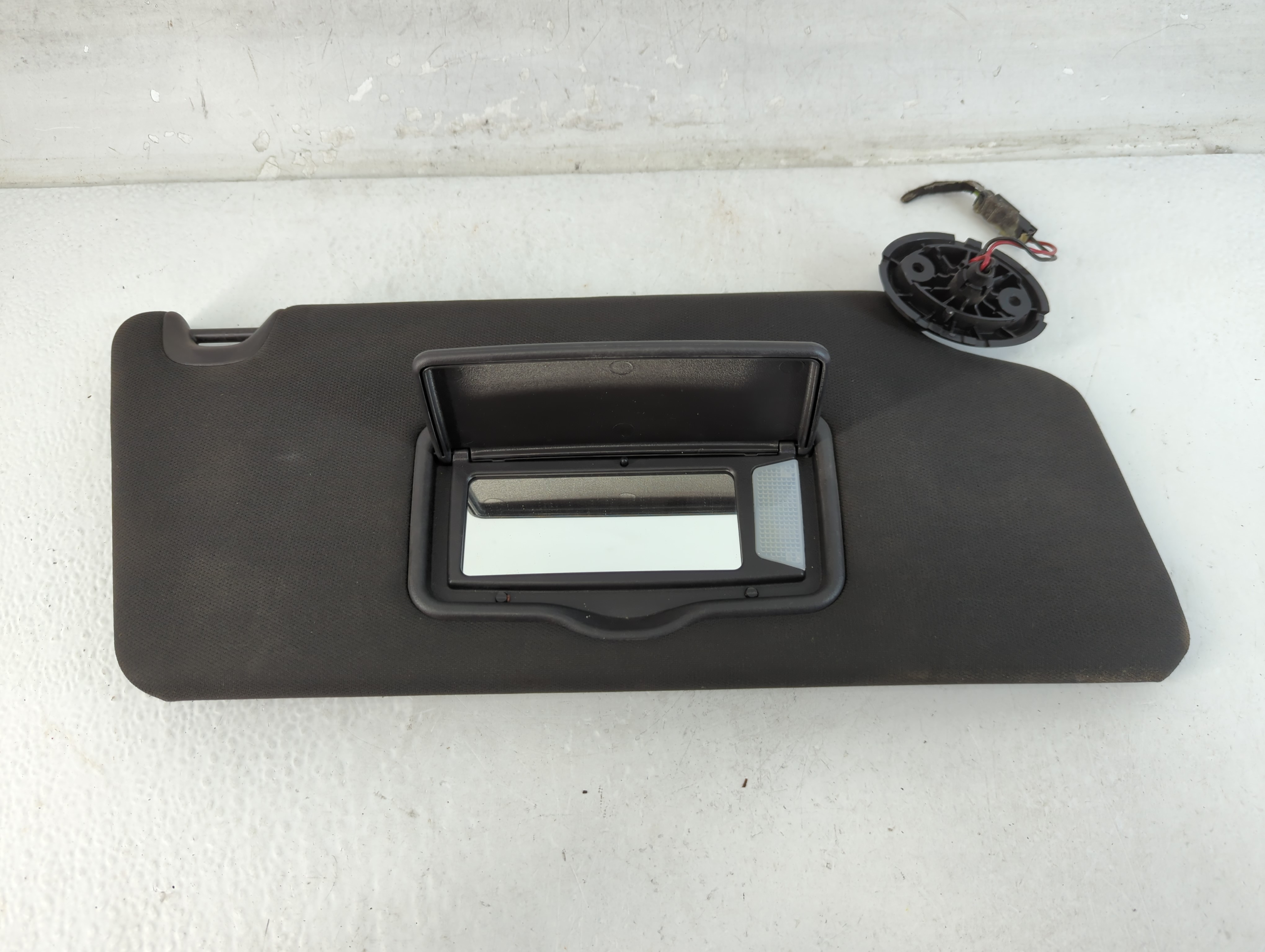 2011-2015 Ford Explorer Passenger Sun Visor Mirror Right Sunvisor Black 1071808 - Oemusedautoparts1.com