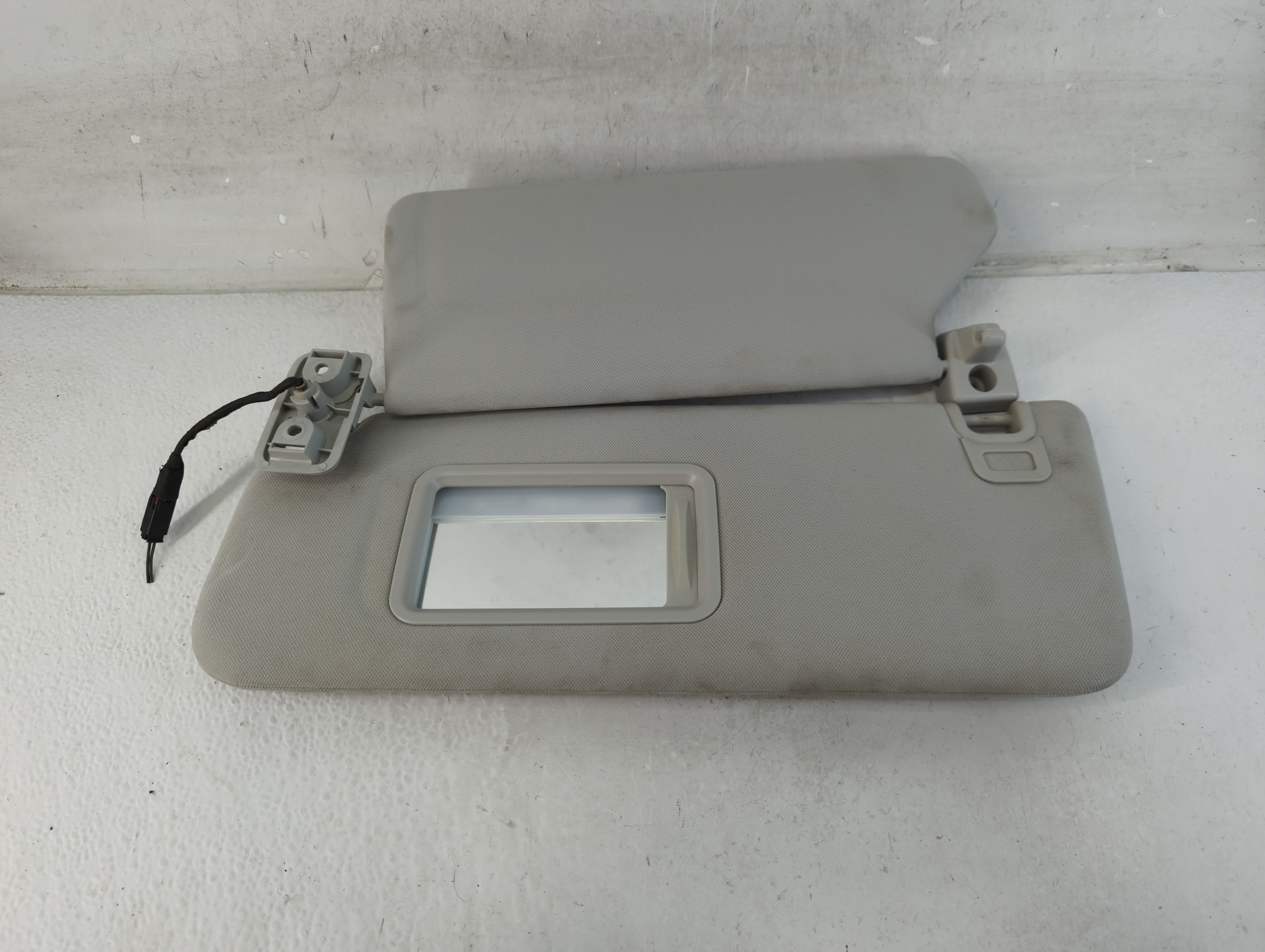 2016 Land Rover Range Rover Sport Driver Sun Visor Mirror Left Sunvisor 1071821 - Oemusedautoparts1.com