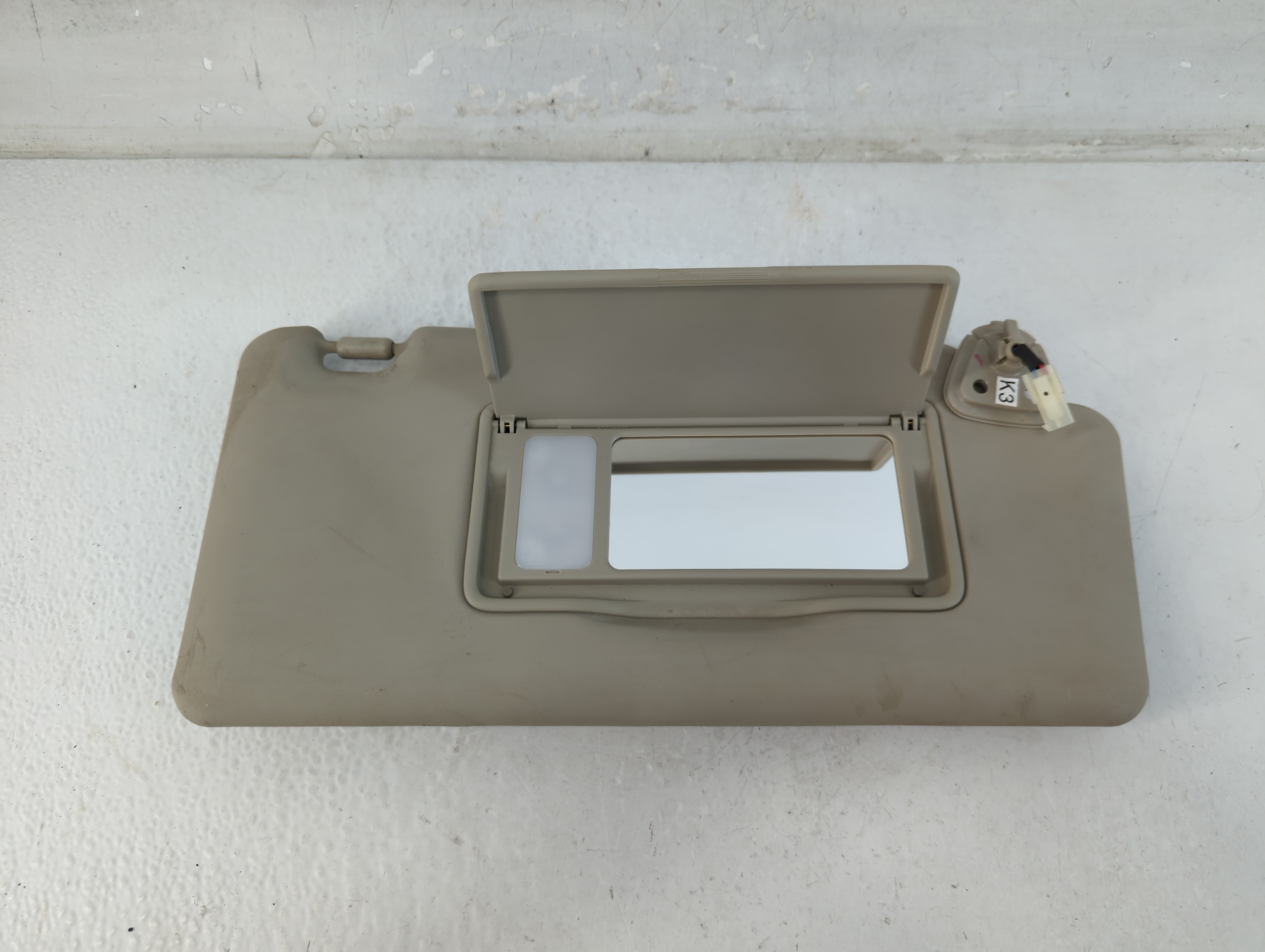 2008-2015 Nissan Rogue Passenger Sun Visor Mirror Right Sunvisor Gray 1071824 - Oemusedautoparts1.com