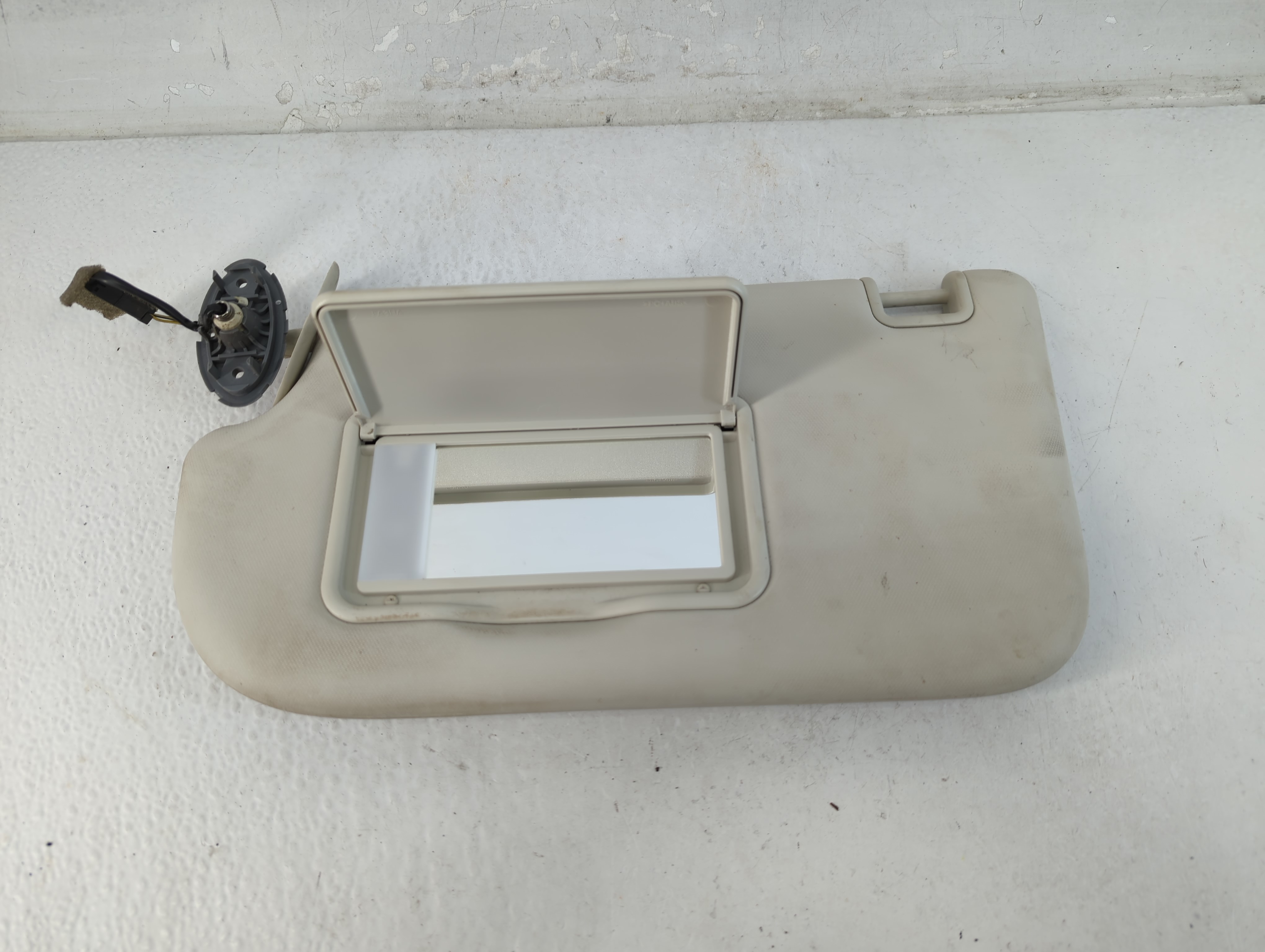 2013-2019 Ford Escape Driver Sun Visor Mirror Left Sunvisor Ivory 1071829 - Oemusedautoparts1.com