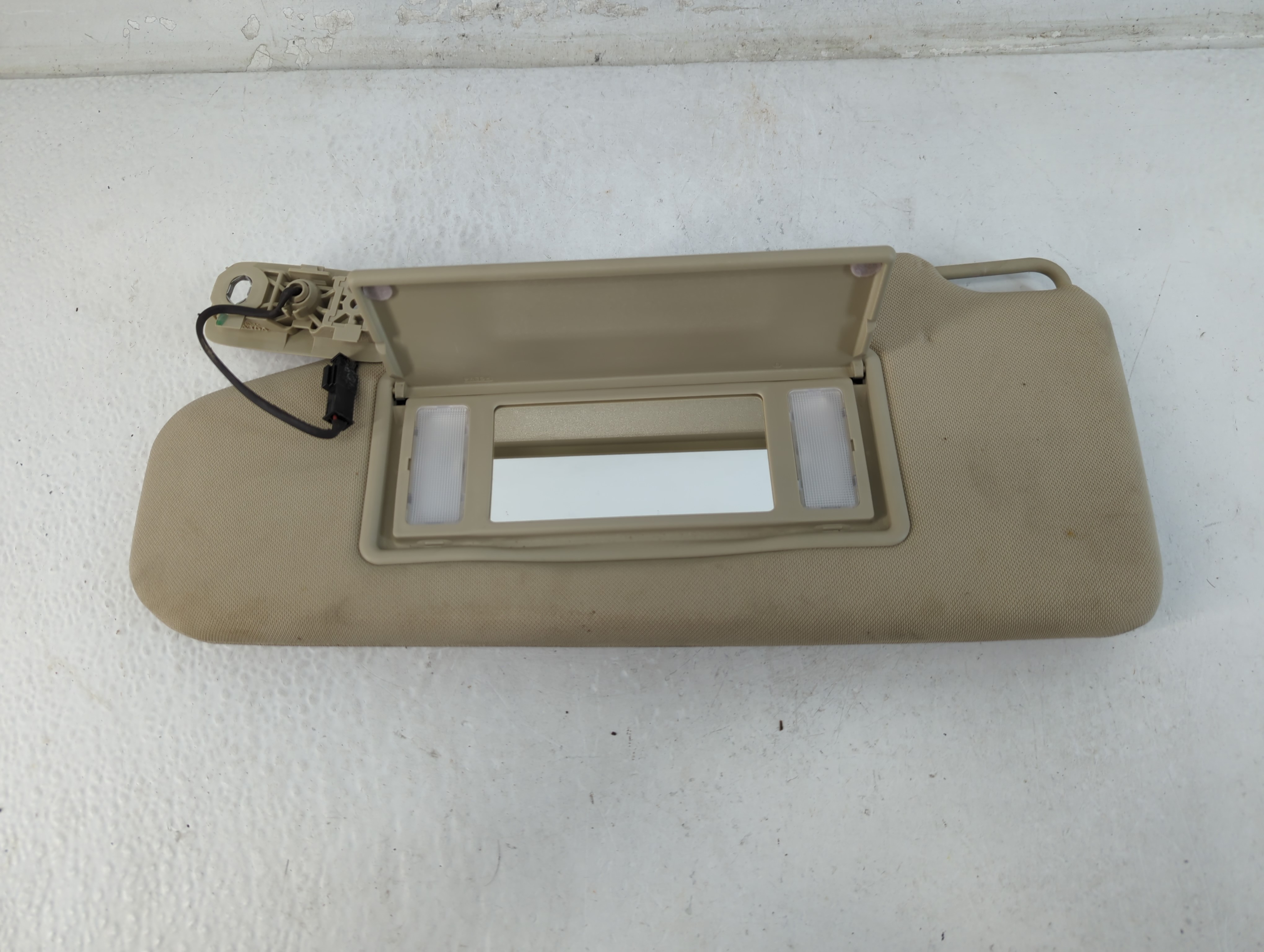 2013-2018 Volvo V60 Driver Sun Visor Mirror Left Sunvisor Beige 1071845 - Oemusedautoparts1.com