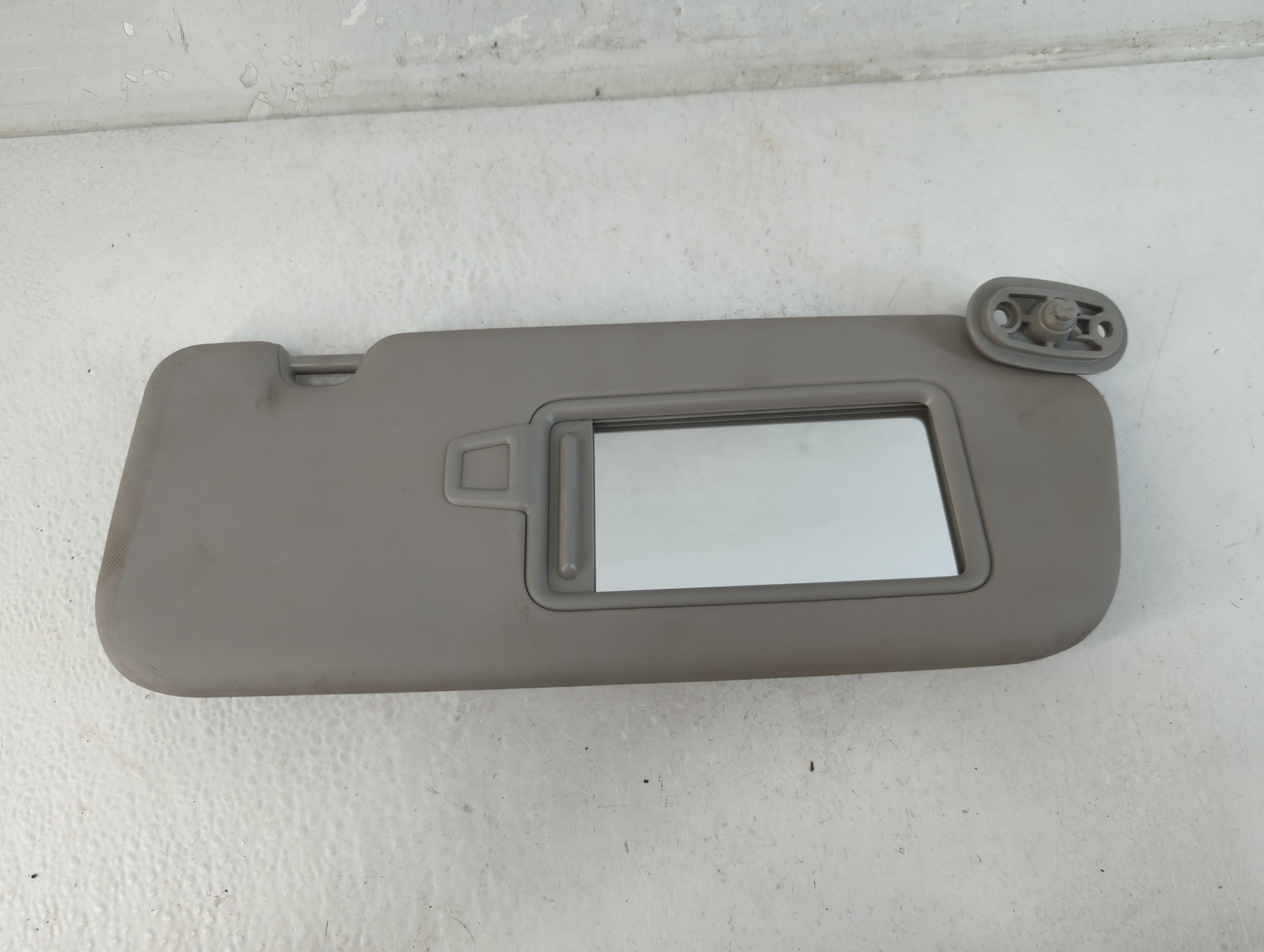 2017-2018 Kia Forte Driver Sun Visor Mirror Left Sunvisor Gray 1071847 - Oemusedautoparts1.com