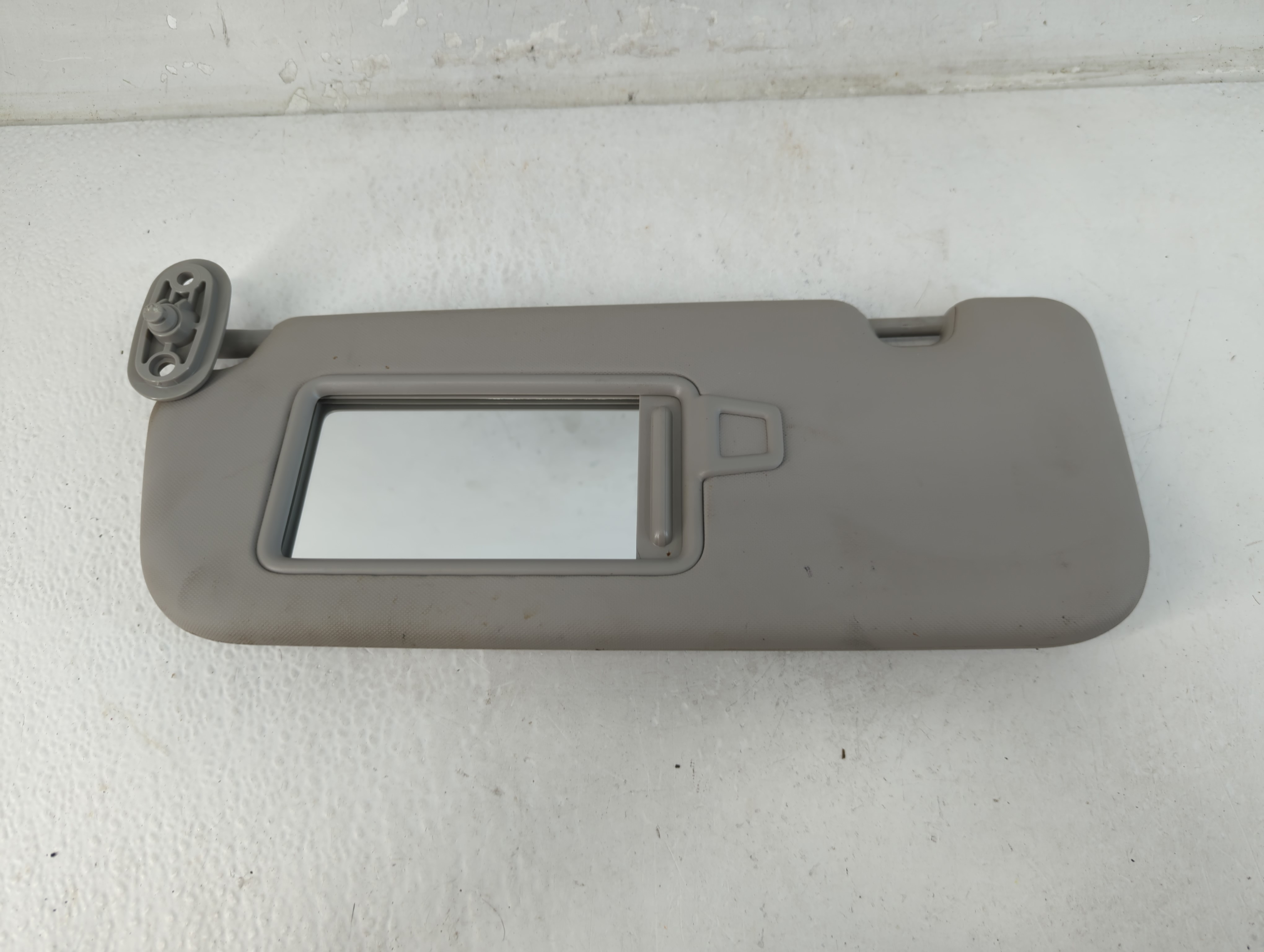 2017-2018 Kia Forte Passenger Sun Visor Mirror Right Sunvisor Gray 1071848 - Oemusedautoparts1.com