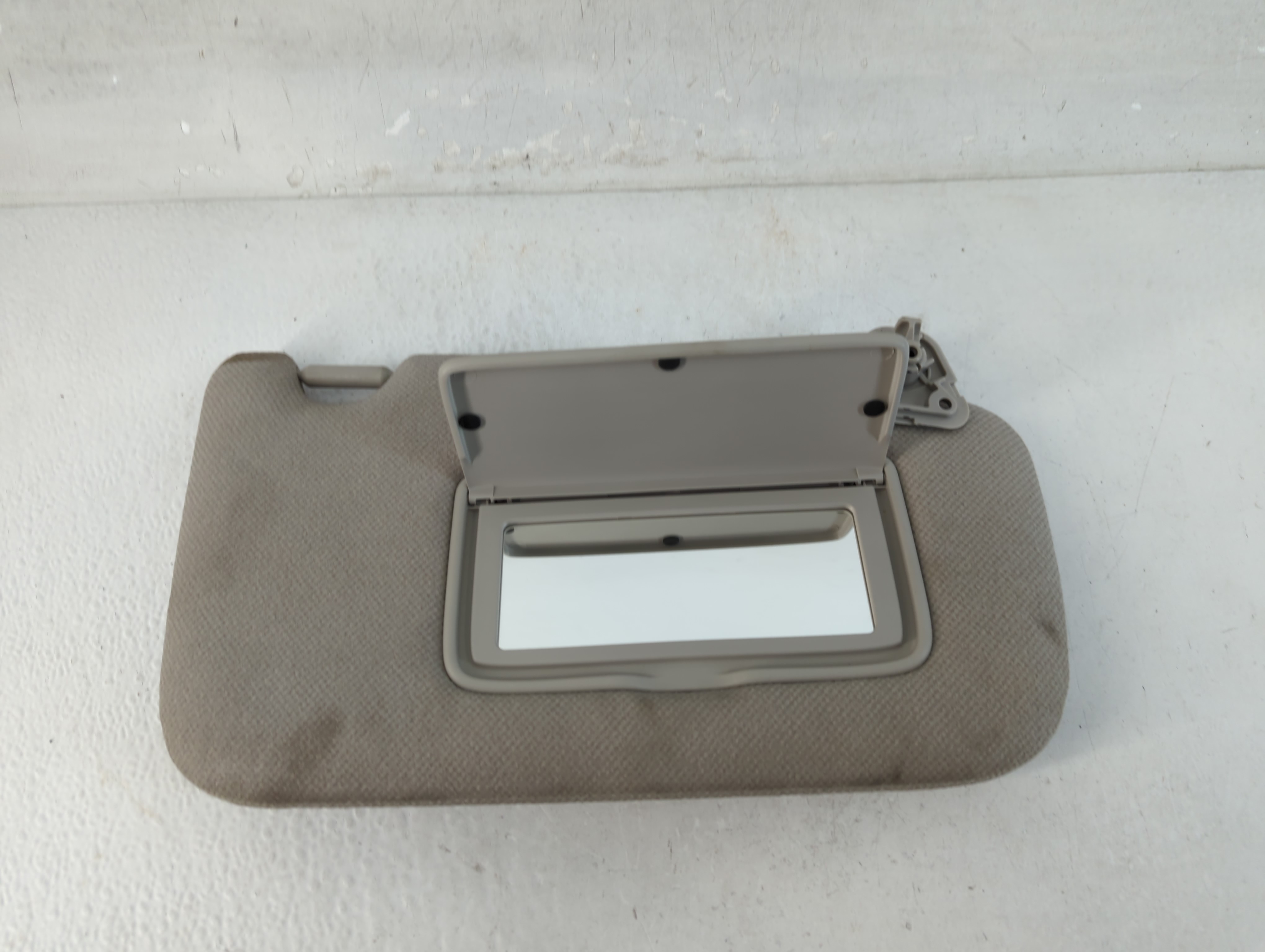 2013-2019 Nissan Sentra Passenger Sun Visor Mirror Right Sunvisor Gray 1071855 - Oemusedautoparts1.com