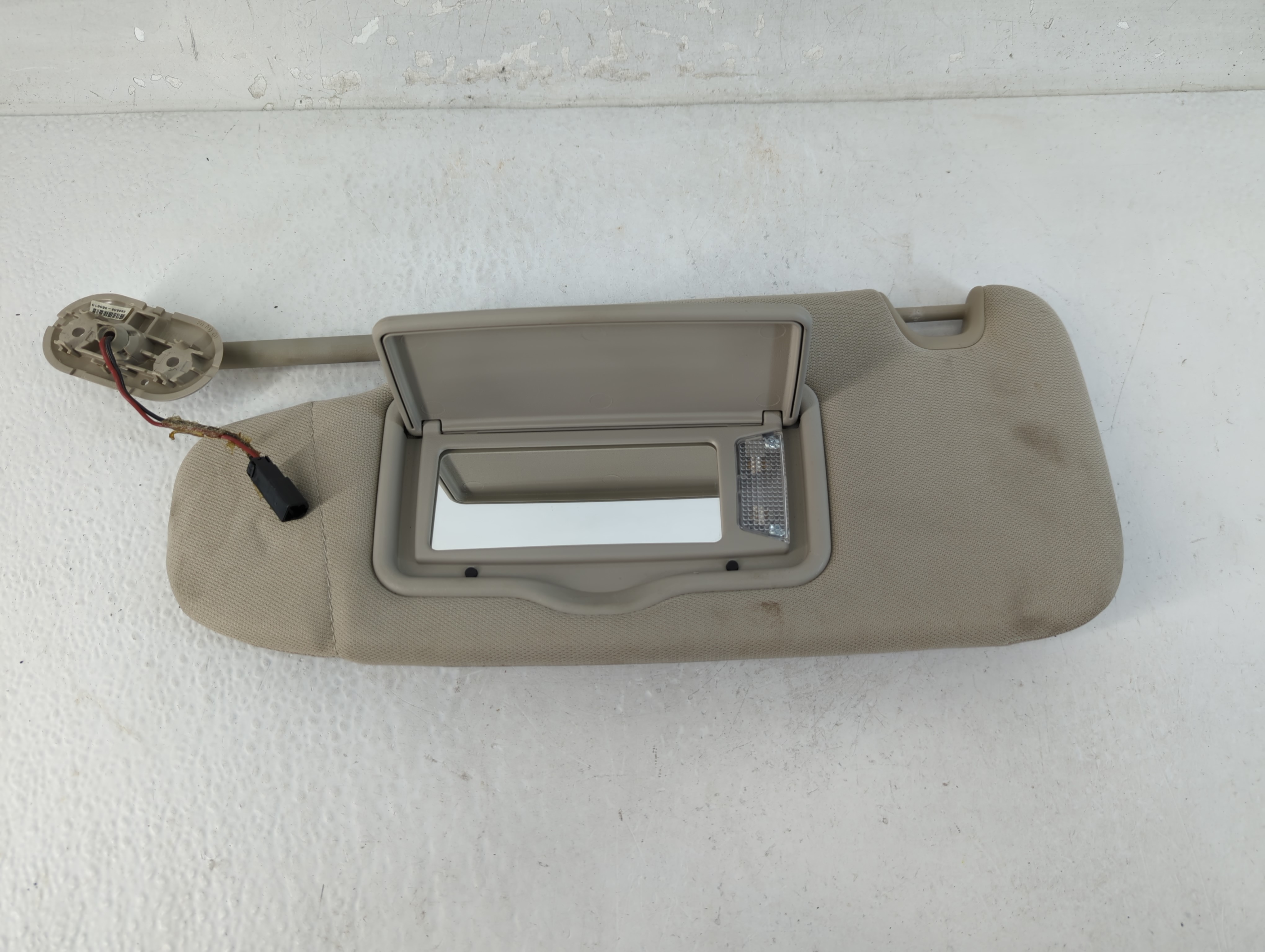 2010-2012 Ford Fusion Driver Sun Visor Mirror Left Sunvisor Beige 1071857 - Oemusedautoparts1.com