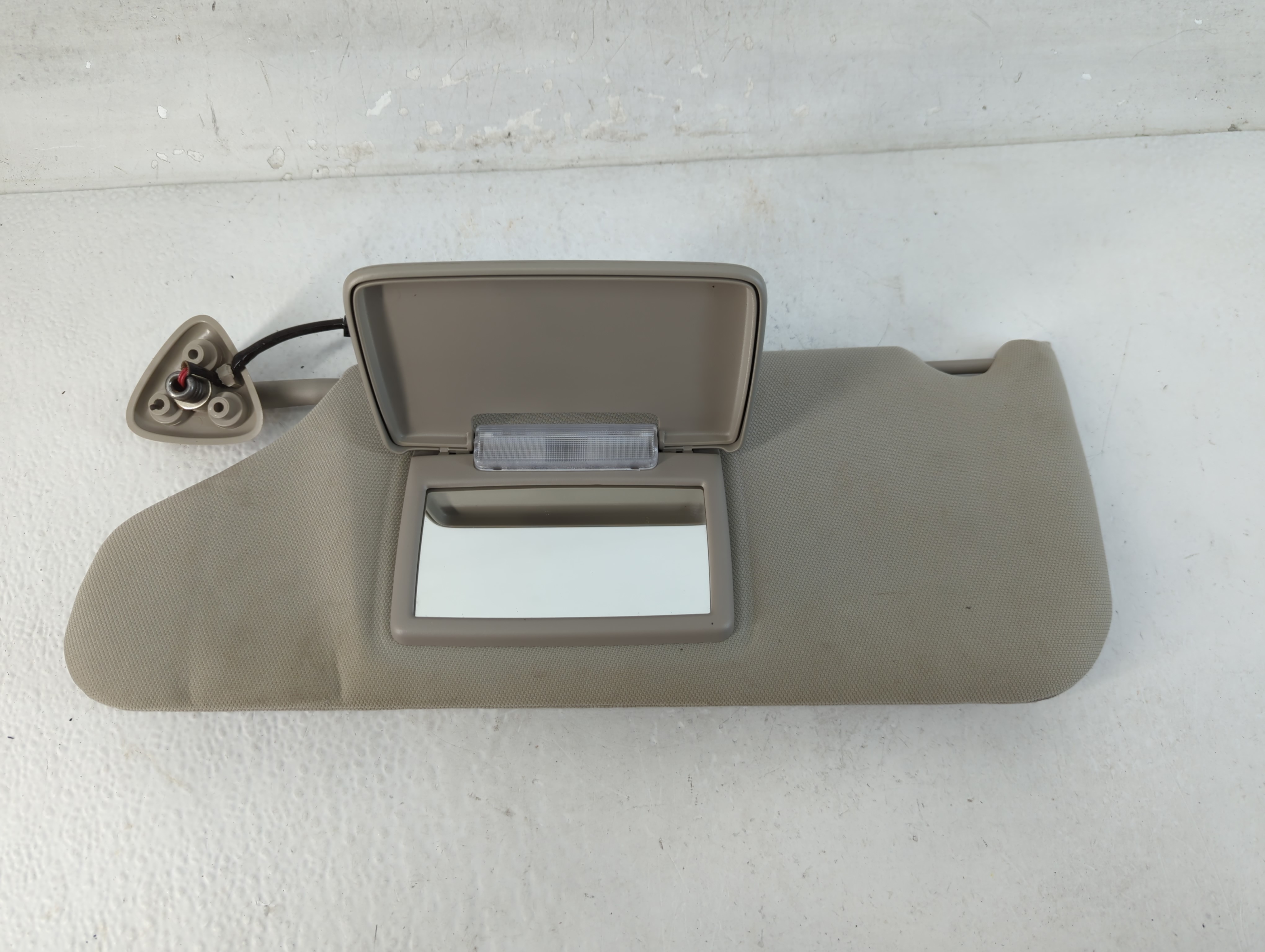 2005-2007 Chrysler 300 Driver Sun Visor Mirror Left Sunvisor Grey 1071861 - Oemusedautoparts1.com