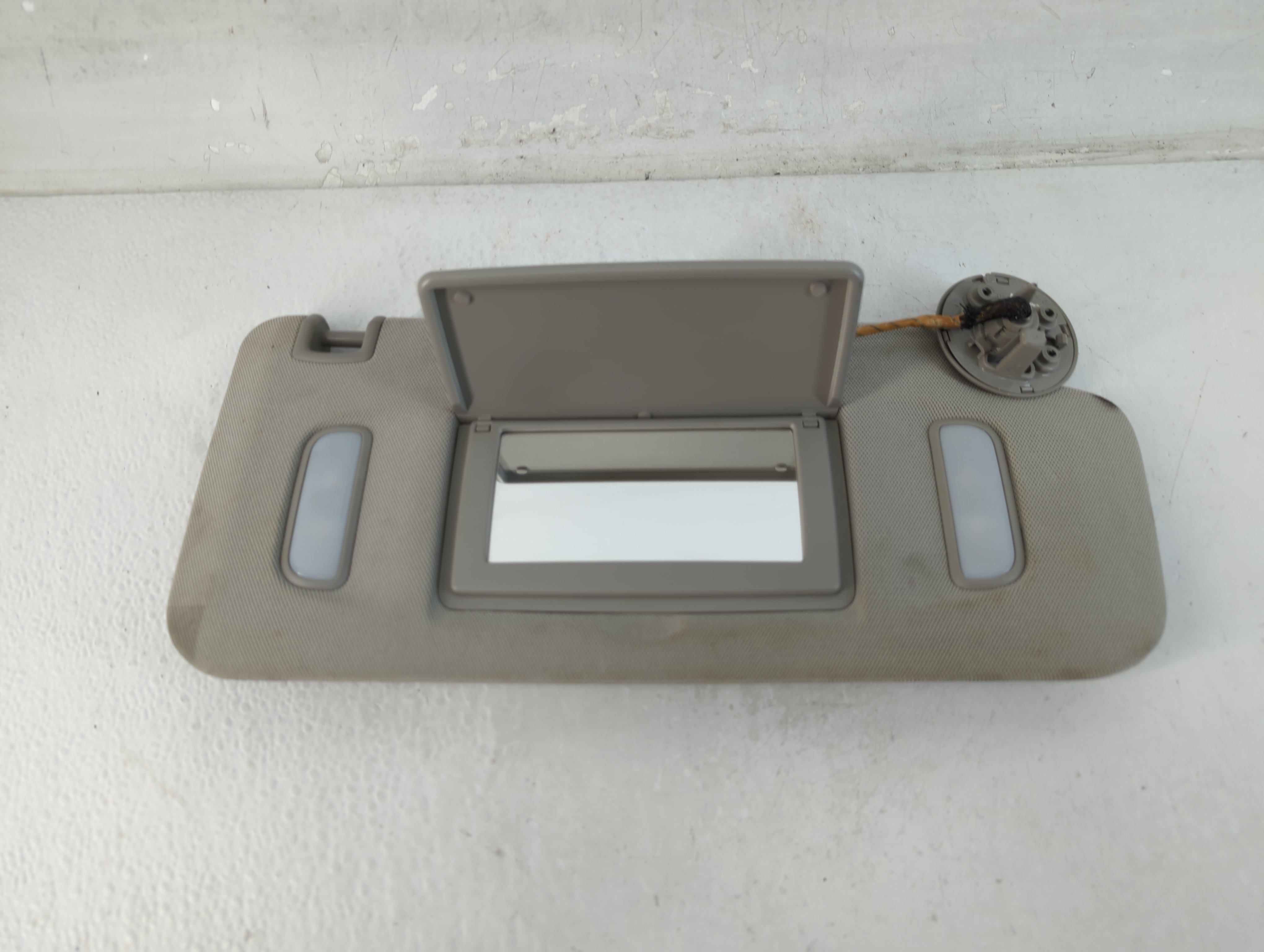 2010-2017 Chevrolet Equinox Passenger Sun Visor Mirror Right Sunvisor 1071866 - Oemusedautoparts1.com