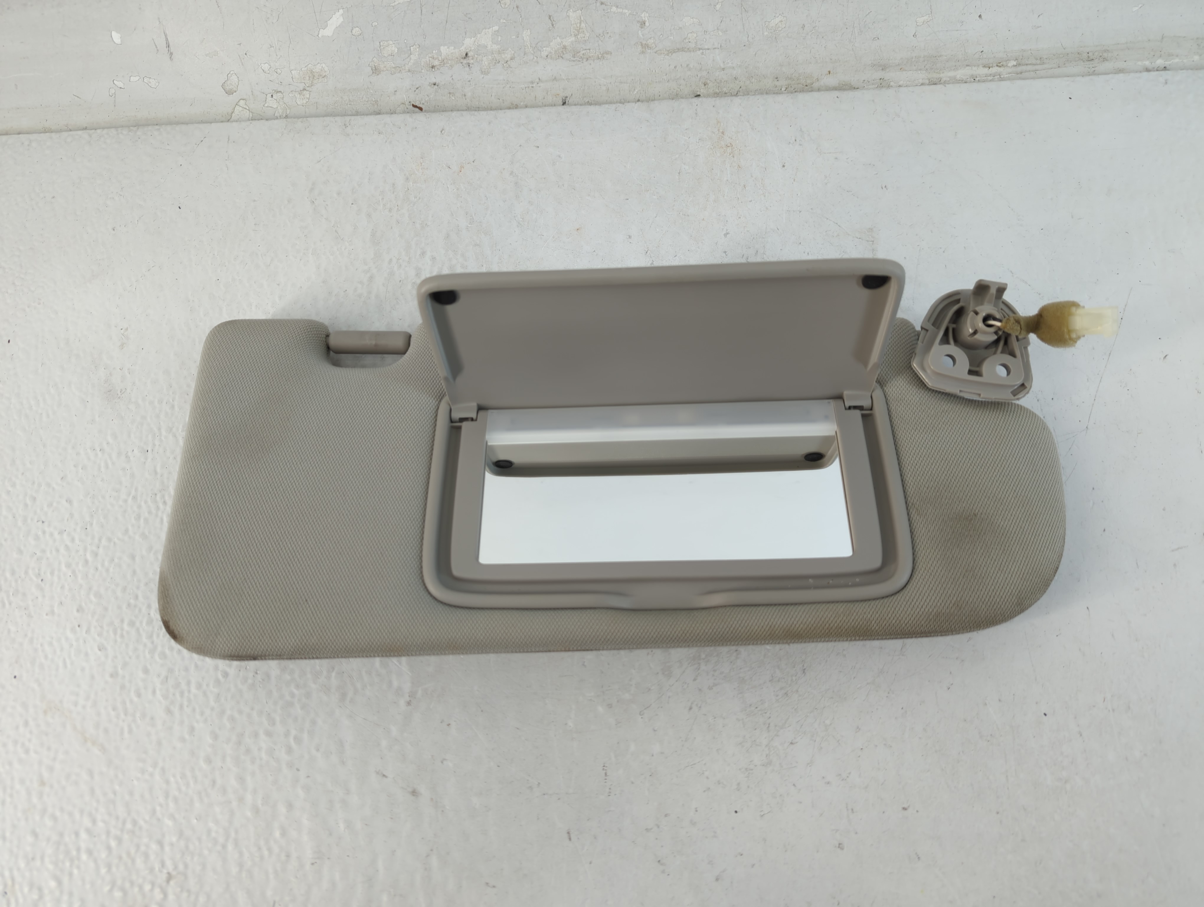 2014-2020 Infiniti Q50 Passenger Sun Visor Mirror Right Sunvisor Grey 1071870 - Oemusedautoparts1.com