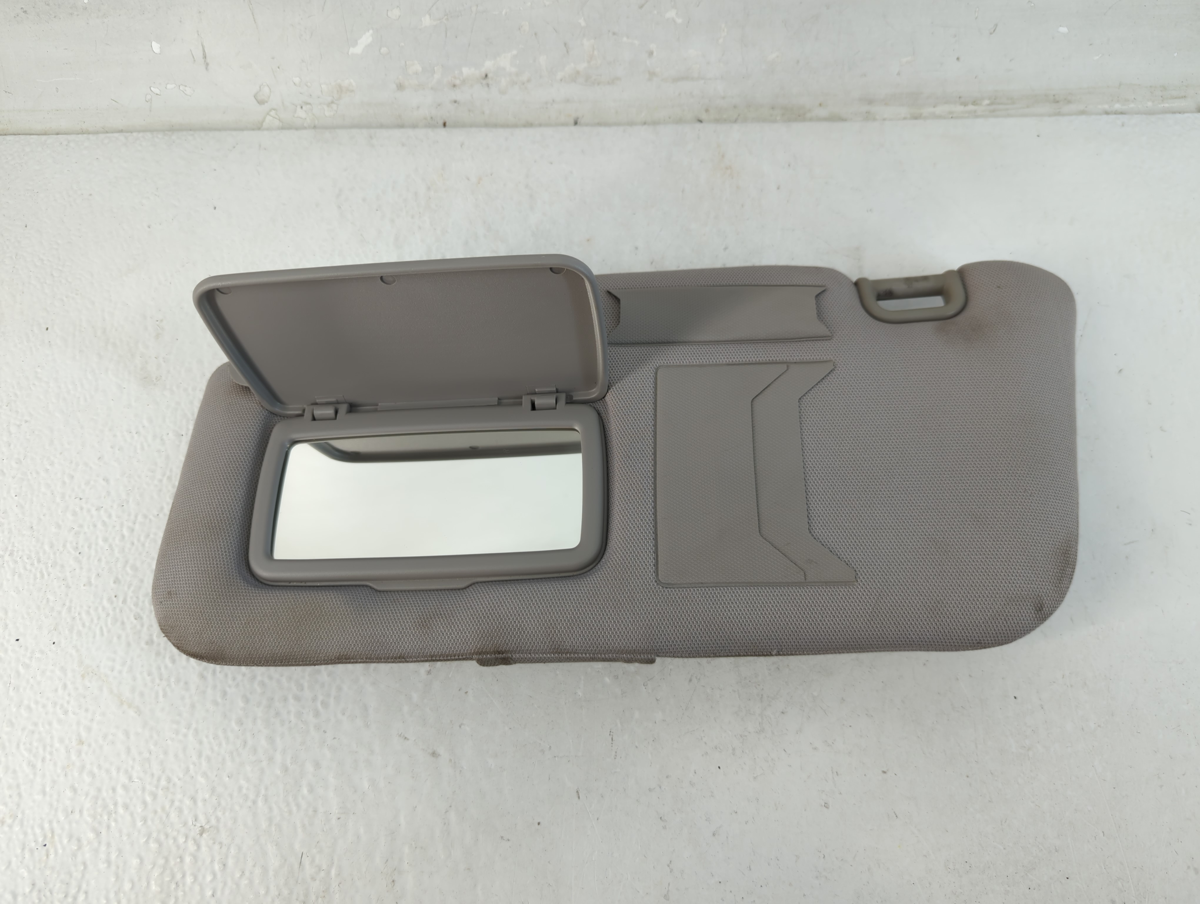 2003-2005 Subaru Forester Driver Sun Visor Mirror Left Sunvisor Grey 1071873 - Oemusedautoparts1.com