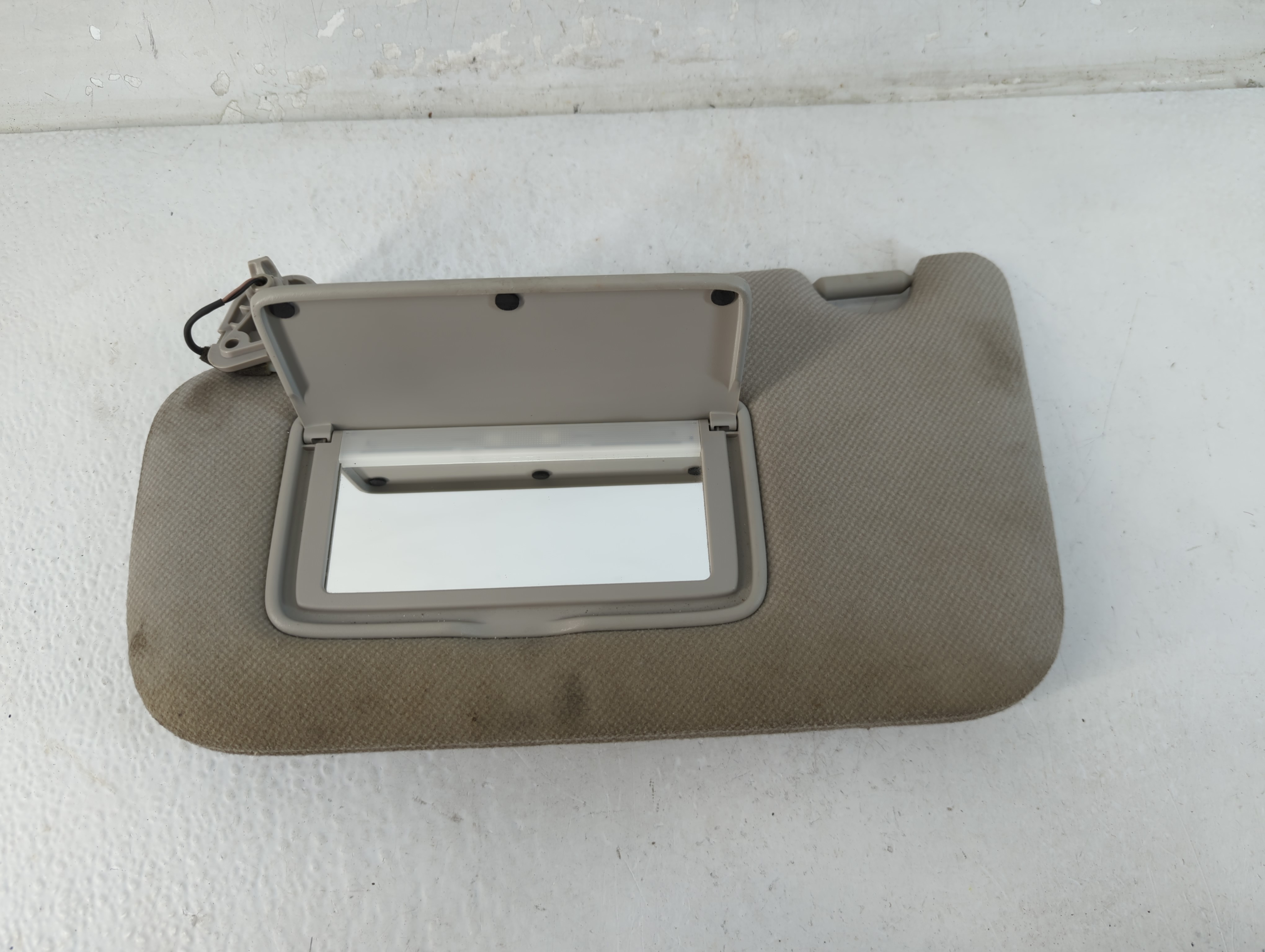 2013-2019 Nissan Sentra Driver Sun Visor Mirror Left Sunvisor Grey 1071874 - Oemusedautoparts1.com