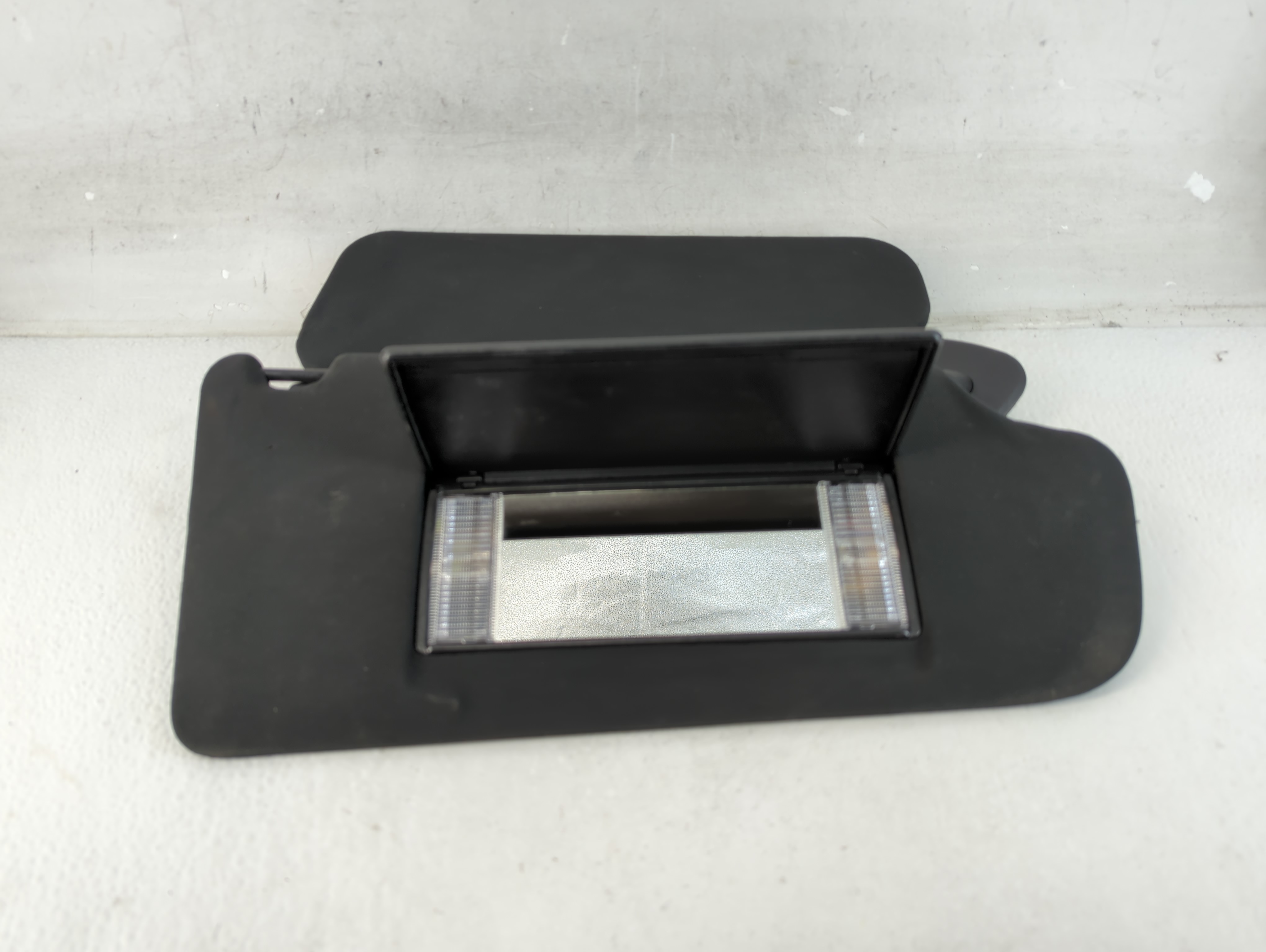 Picture of 2010 Land Rover Range Rover Passenger Sun Visor Mirror Right Sunvisor 1071875