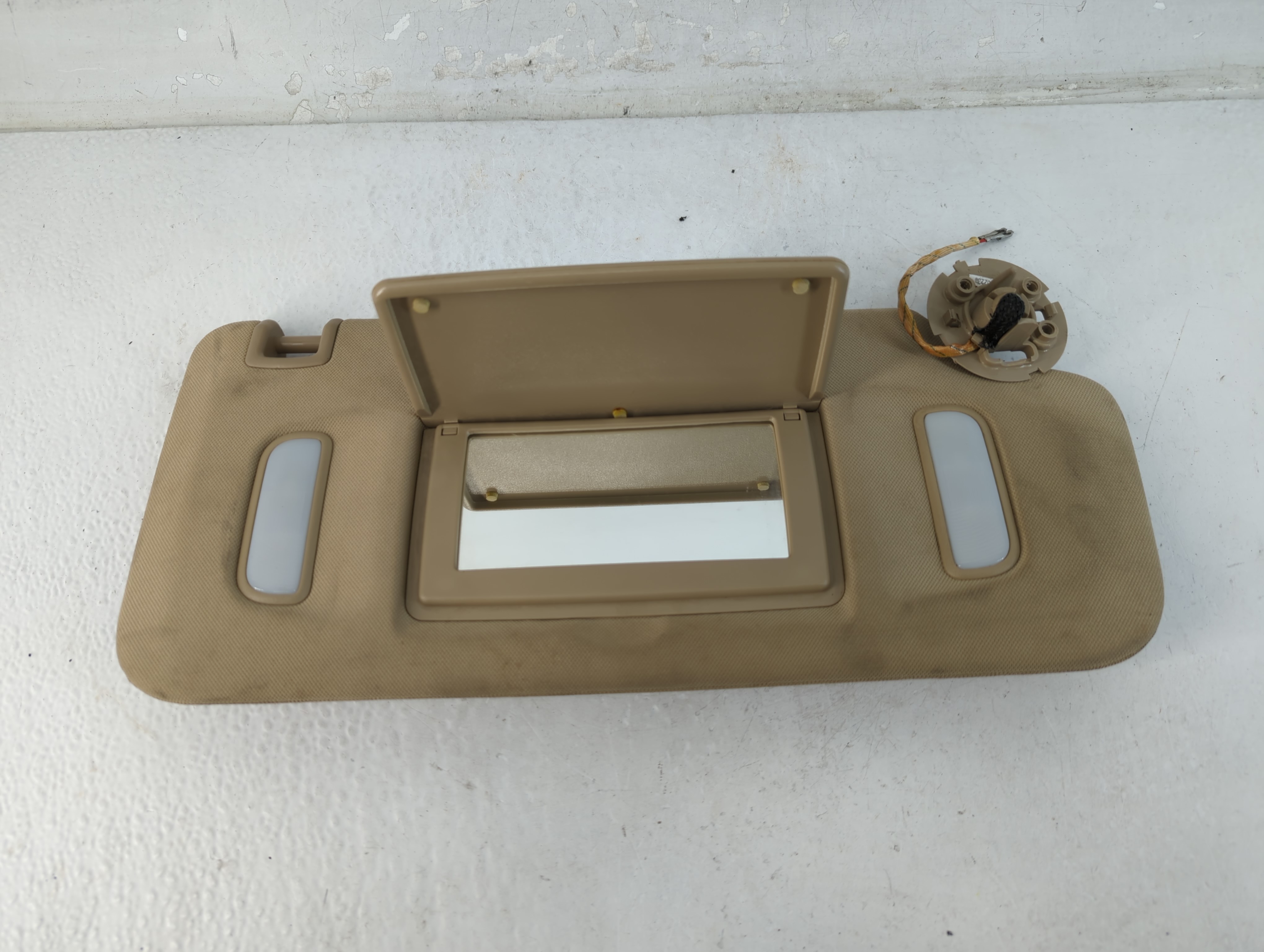 Picture of 2008-2017 Buick Enclave Passenger Sun Visor Mirror Right Sunvisor Beige 1071878