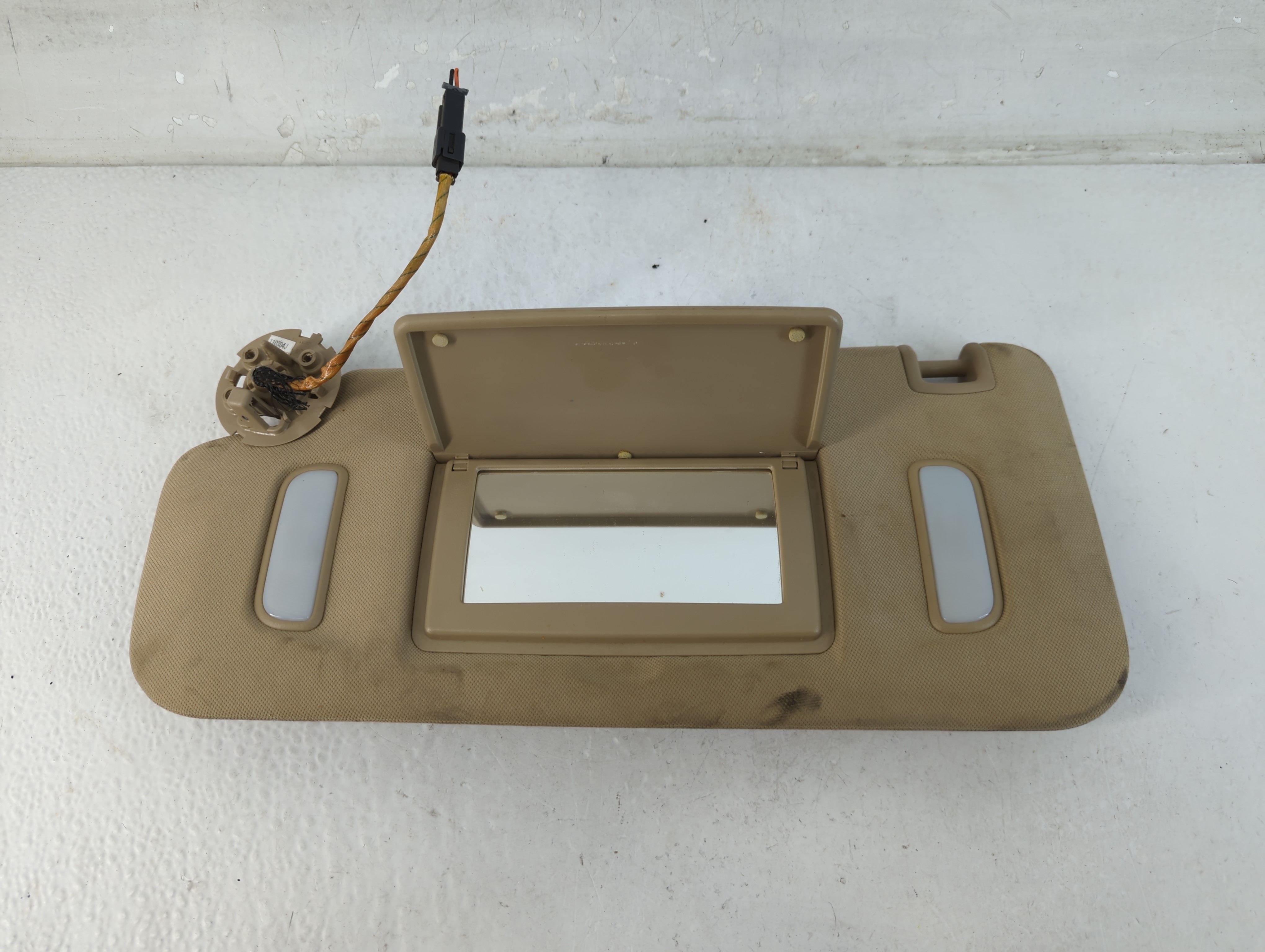 Picture of 2008-2017 Buick Enclave Driver Sun Visor Mirror Left Sunvisor Beige 1071879