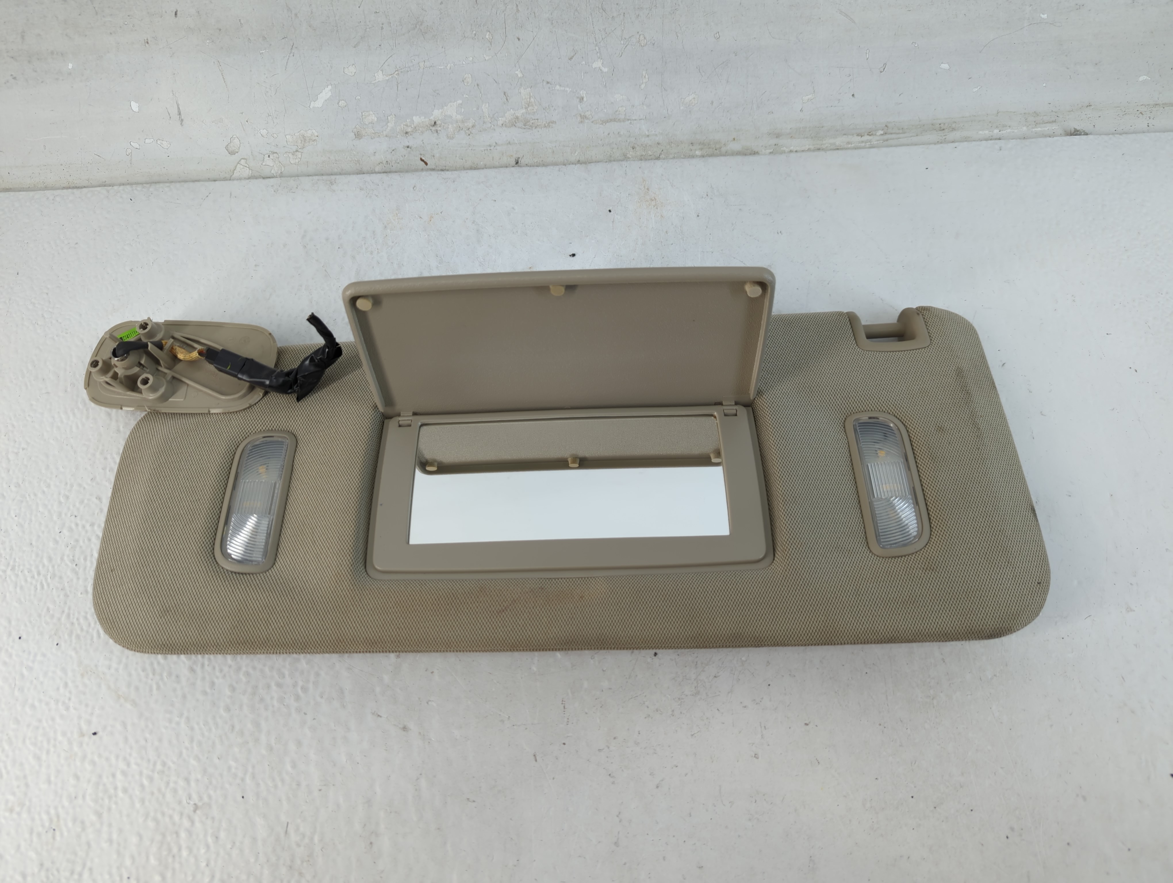 2015-2020 Chevrolet Tahoe Driver Sun Visor Mirror Left Sunvisor Grey 1071886 - Oemusedautoparts1.com