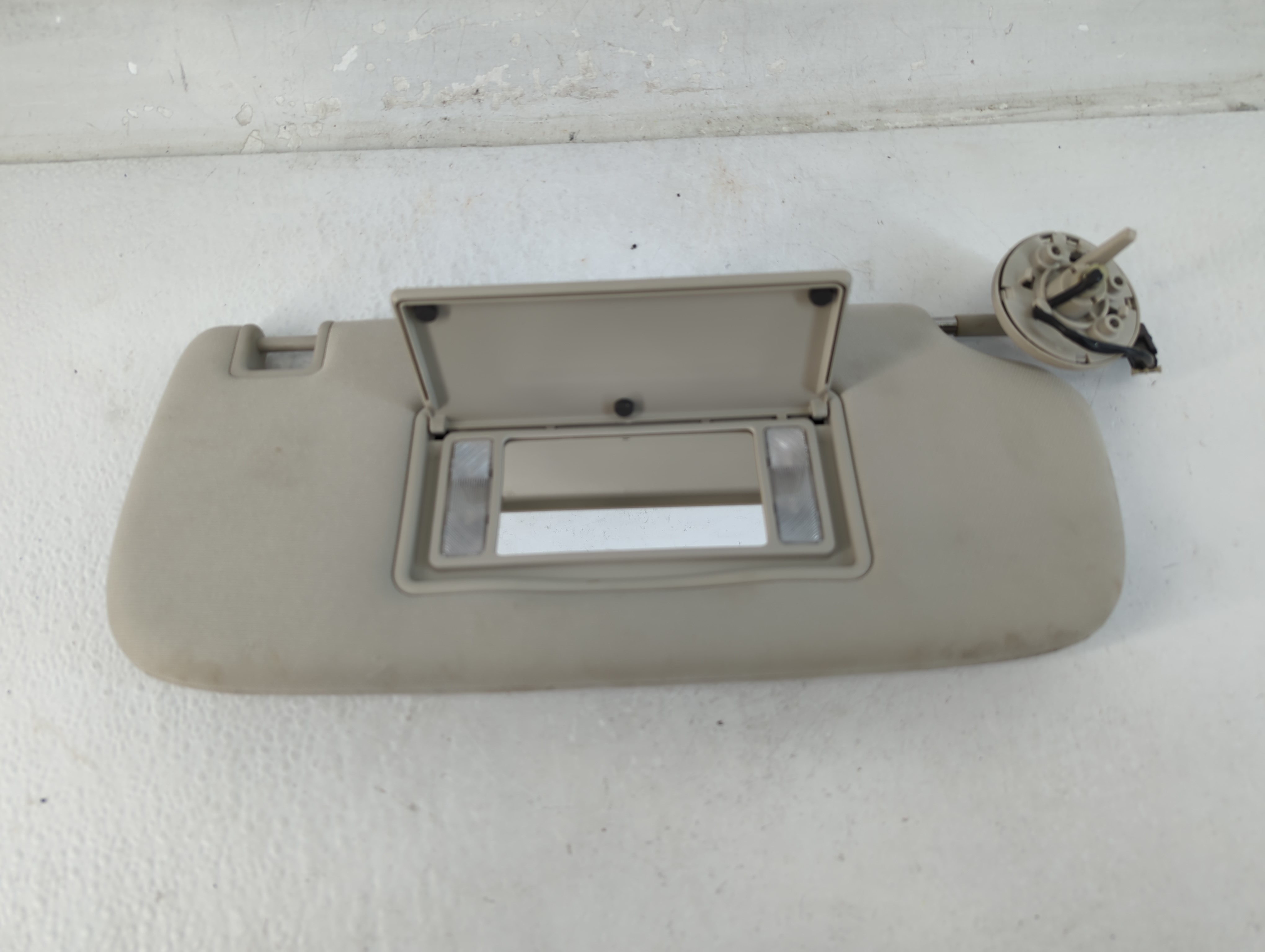 2011-2013 Jeep Grand Cherokee Passenger Sun Visor Mirror Right Sunvisor 1071887 - Oemusedautoparts1.com