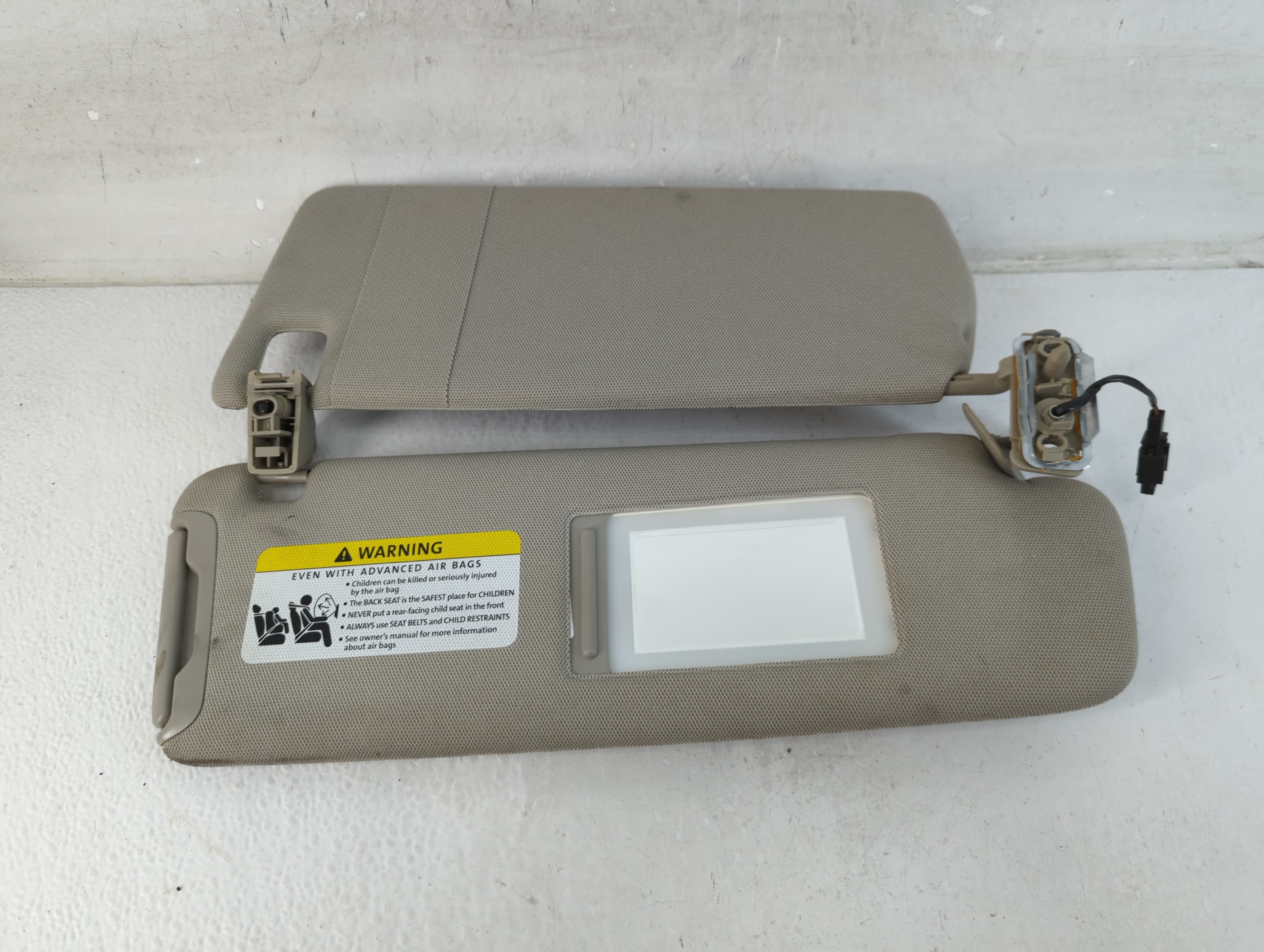2007-2015 Audi Q7 Passenger Sun Visor Mirror Right Sunvisor Grey 1071889 - Oemusedautoparts1.com