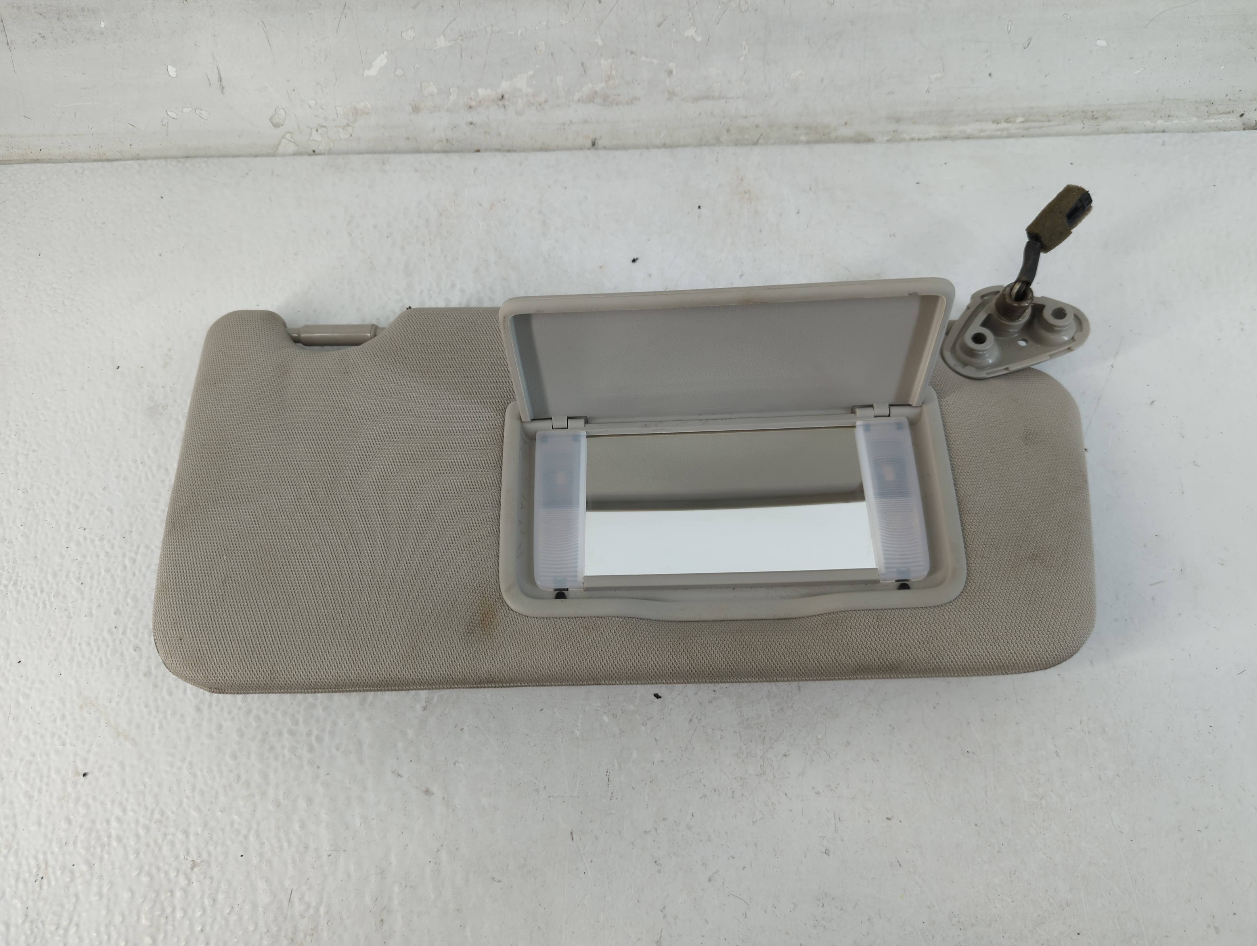 2010-2014 Subaru Legacy Passenger Sun Visor Mirror Right Sunvisor Grey 1071896 - Oemusedautoparts1.com