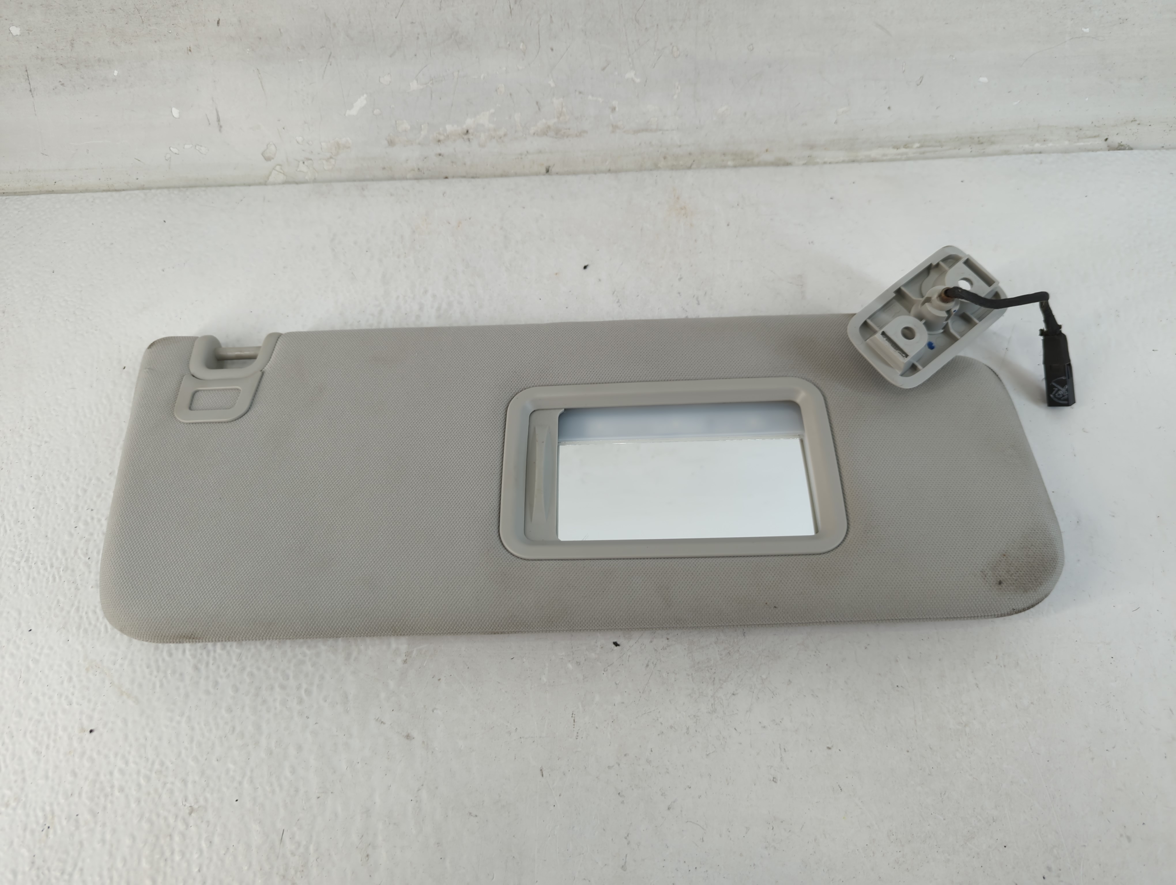 2014 Land Rover Range Rover Sport Passenger Sun Visor Mirror Right Sunvisor 1071897 - Oemusedautoparts1.com