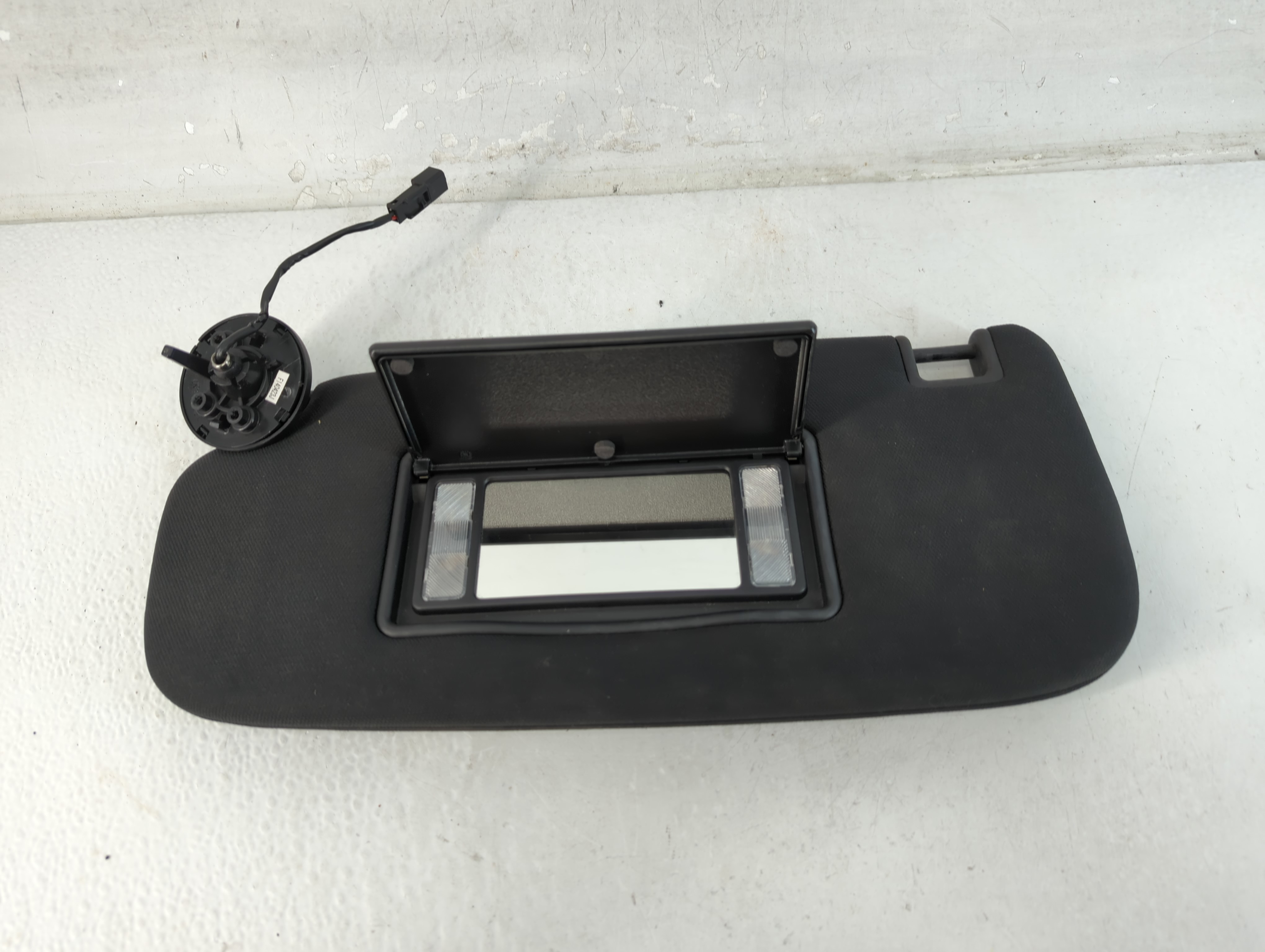 2014-2022 Jeep Grand Cherokee Driver Sun Visor Mirror Left Sunvisor 1071900 - Oemusedautoparts1.com
