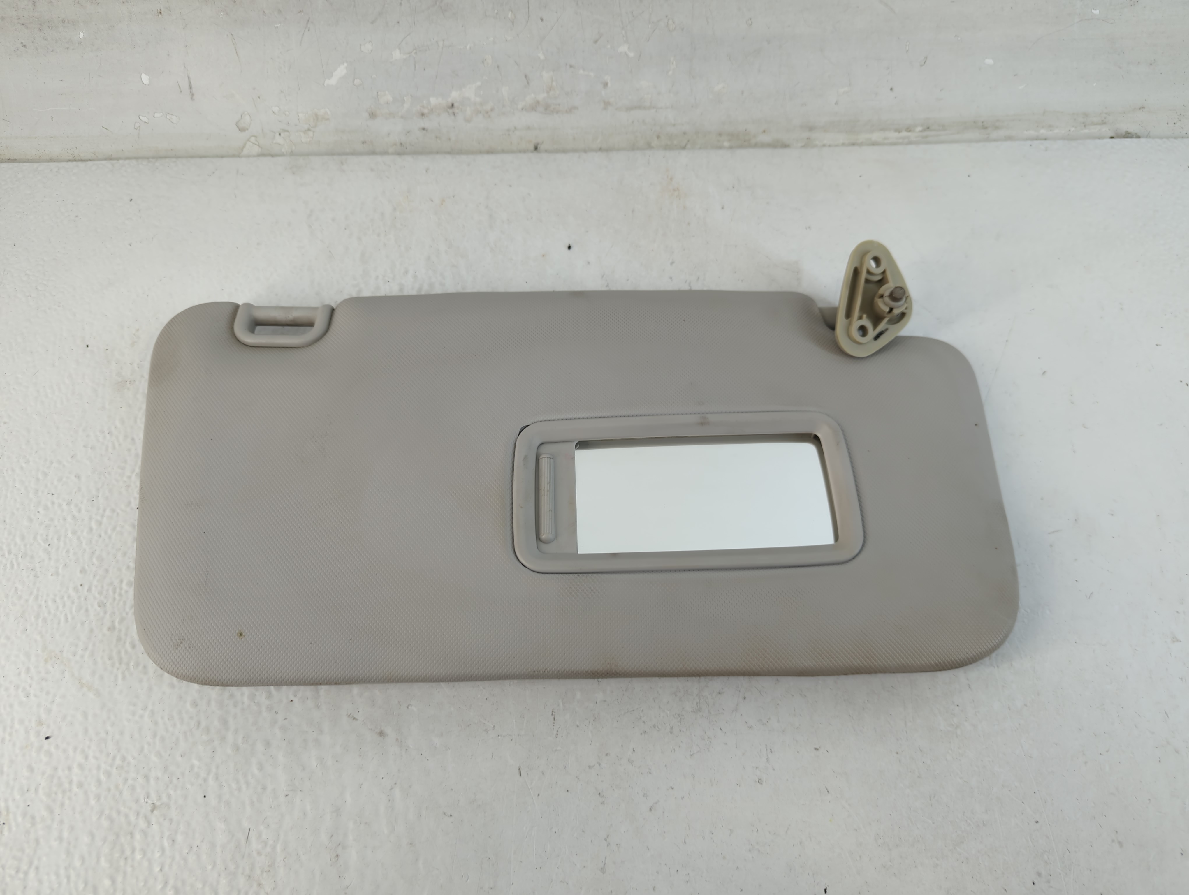 Picture of 2010 Subaru Forester Passenger Sun Visor Mirror Right Sunvisor Grey 1071907