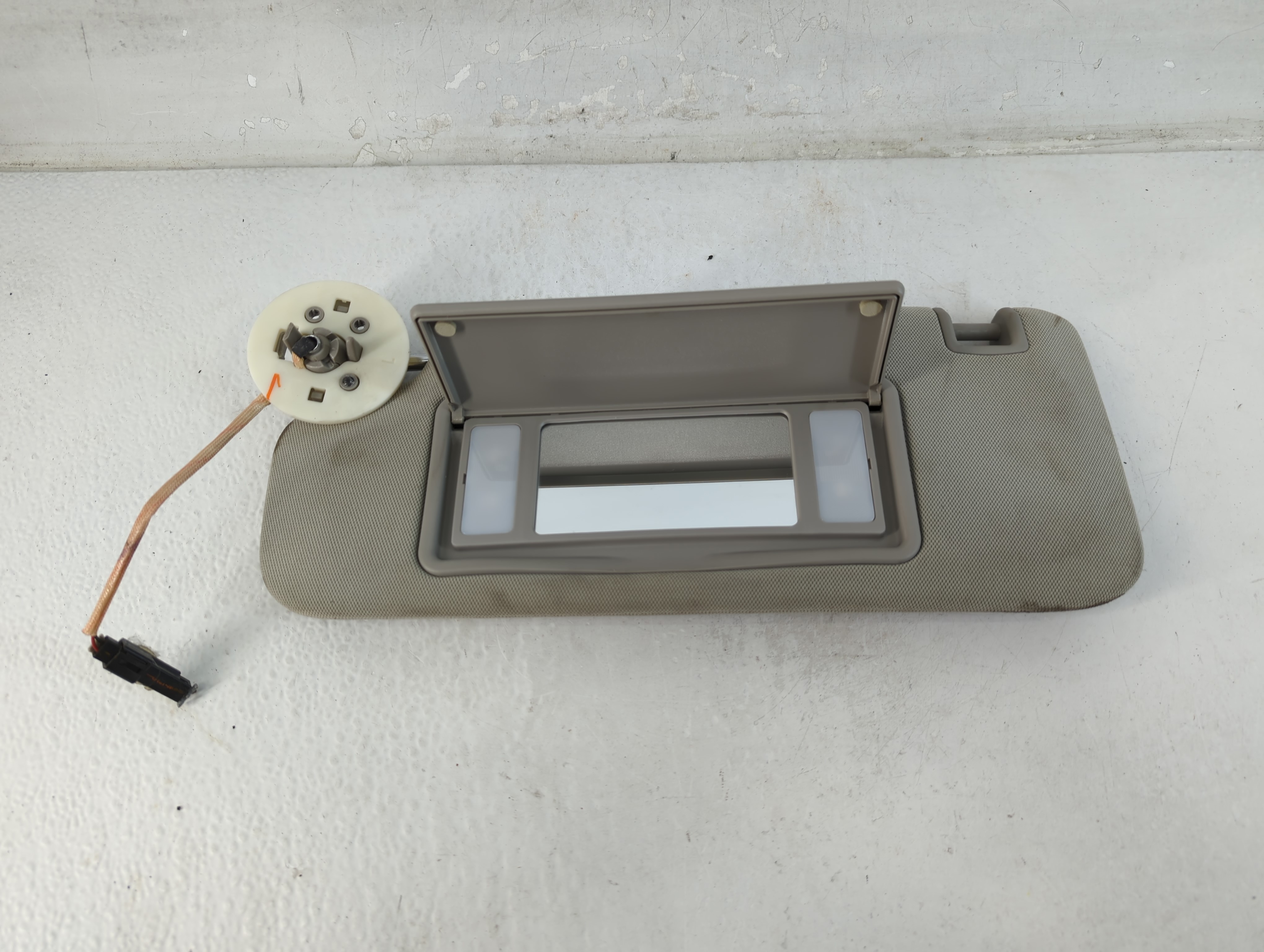 2014-2020 Chevrolet Impala Driver Sun Visor Mirror Left Sunvisor Grey 1071916 - Oemusedautoparts1.com