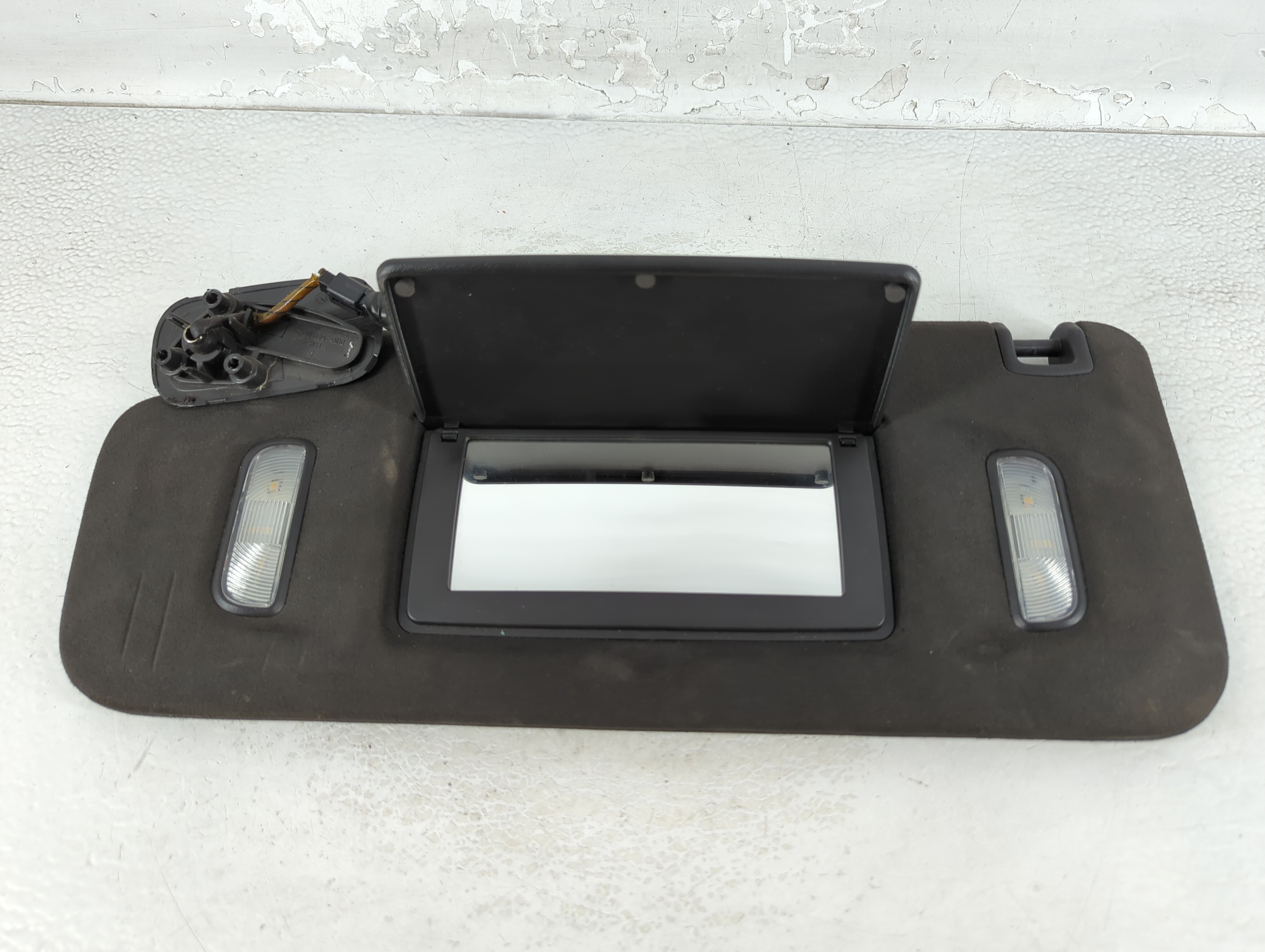 2015-2019 Cadillac Escalade Driver Sun Visor Mirror Left Sunvisor Black 1071933 - Oemusedautoparts1.com