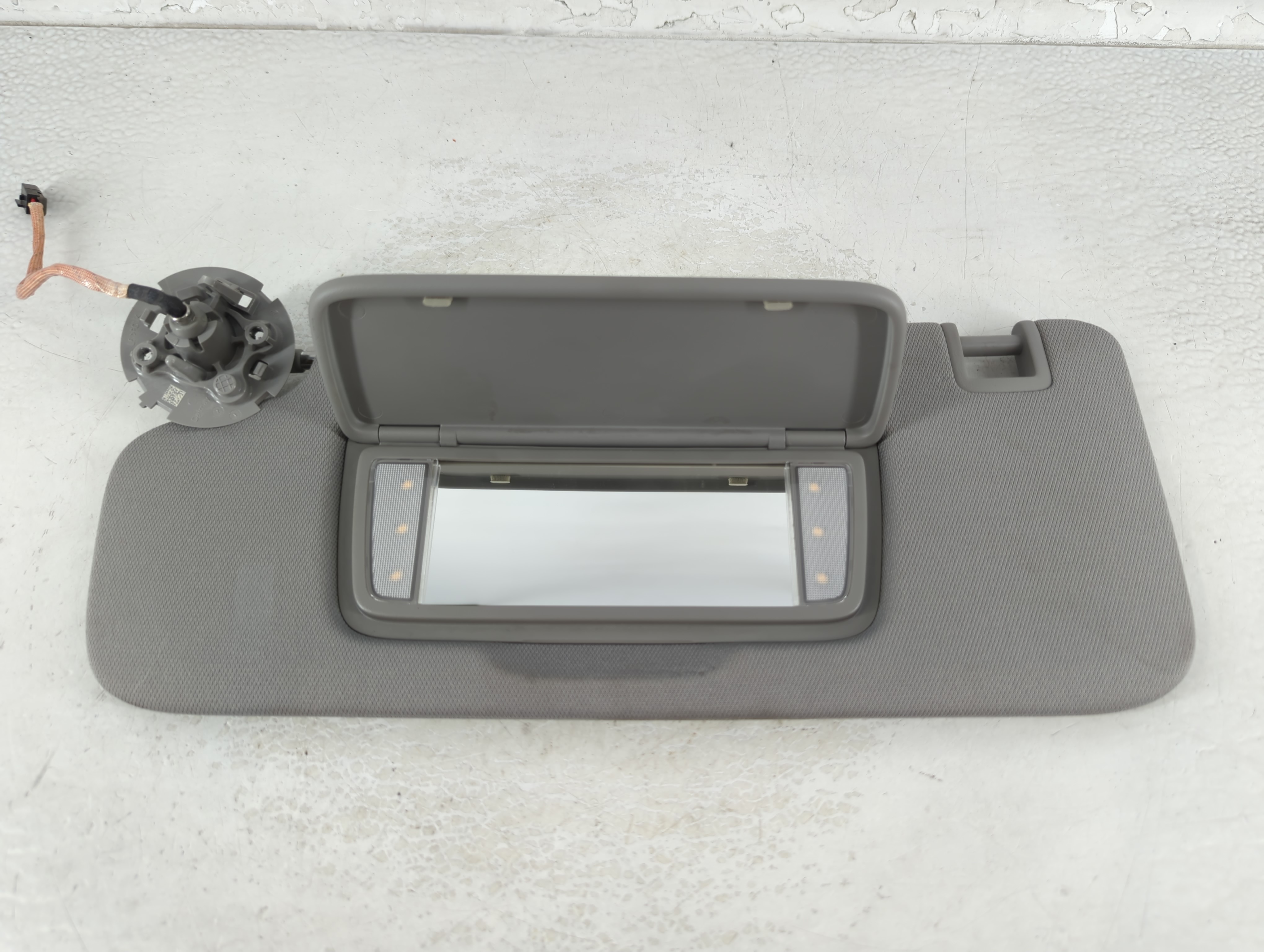 2020-2022 Chevrolet Equinox Driver Sun Visor Mirror Left Sunvisor Grey 1071934 - Oemusedautoparts1.com