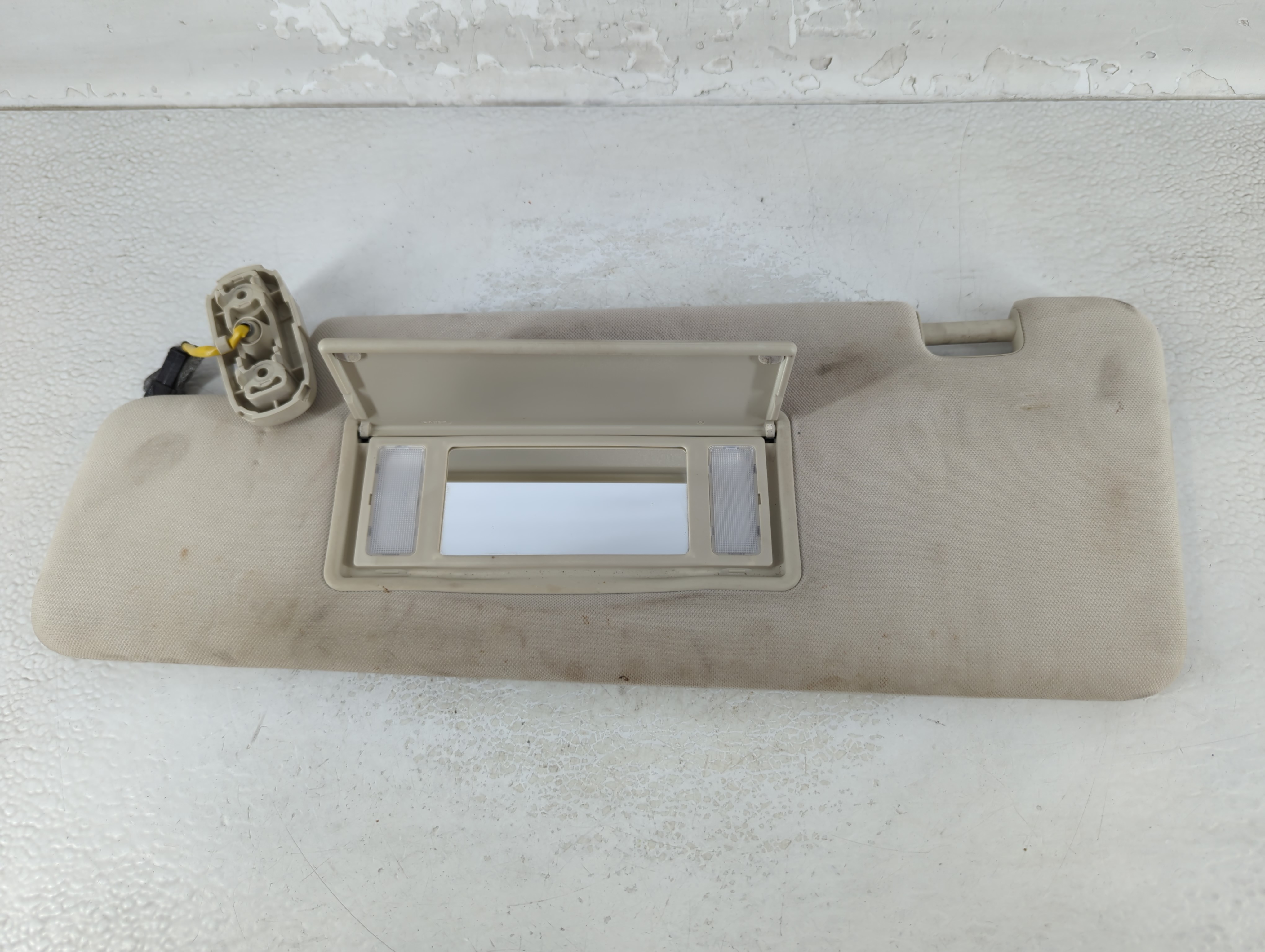 2010 Land Rover Range Rover Sport Driver Sun Visor Mirror Left Sunvisor 1071938 - Oemusedautoparts1.com