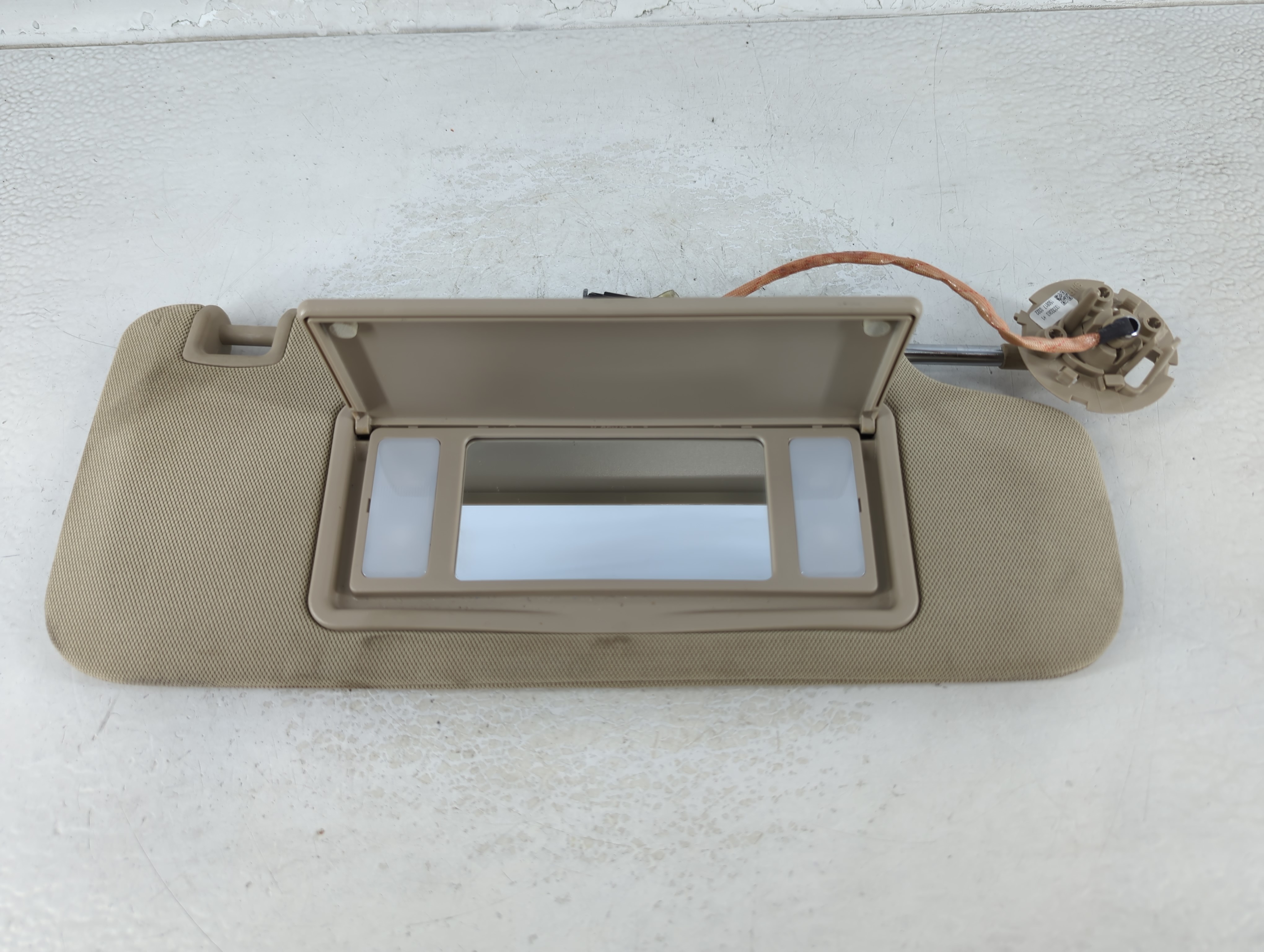 2012-2017 Buick Verano Passenger Sun Visor Mirror Right Sunvisor Beige 1071940 - Oemusedautoparts1.com