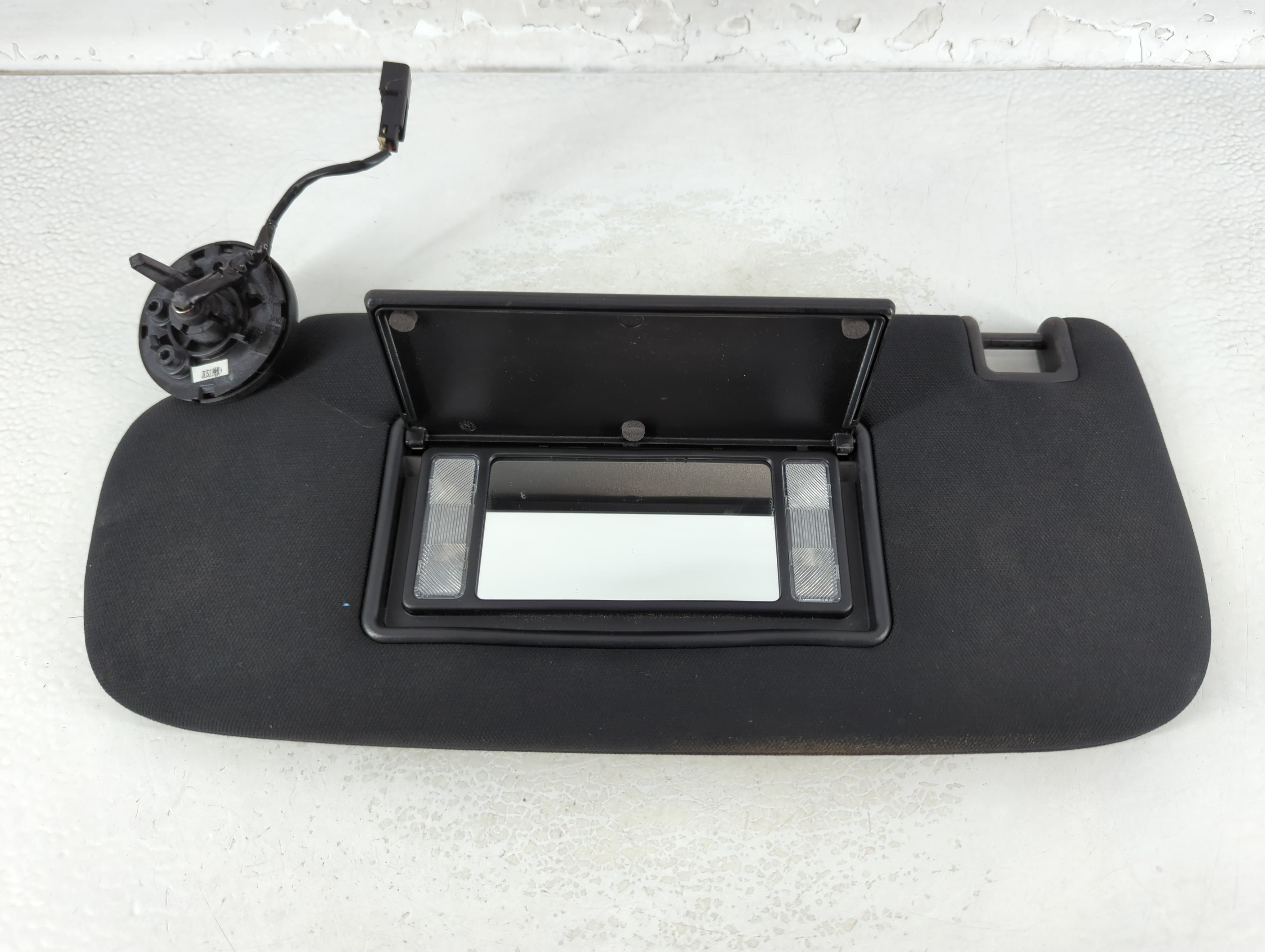 2014-2022 Jeep Grand Cherokee Driver Sun Visor Mirror Left Sunvisor 1071951 - Oemusedautoparts1.com