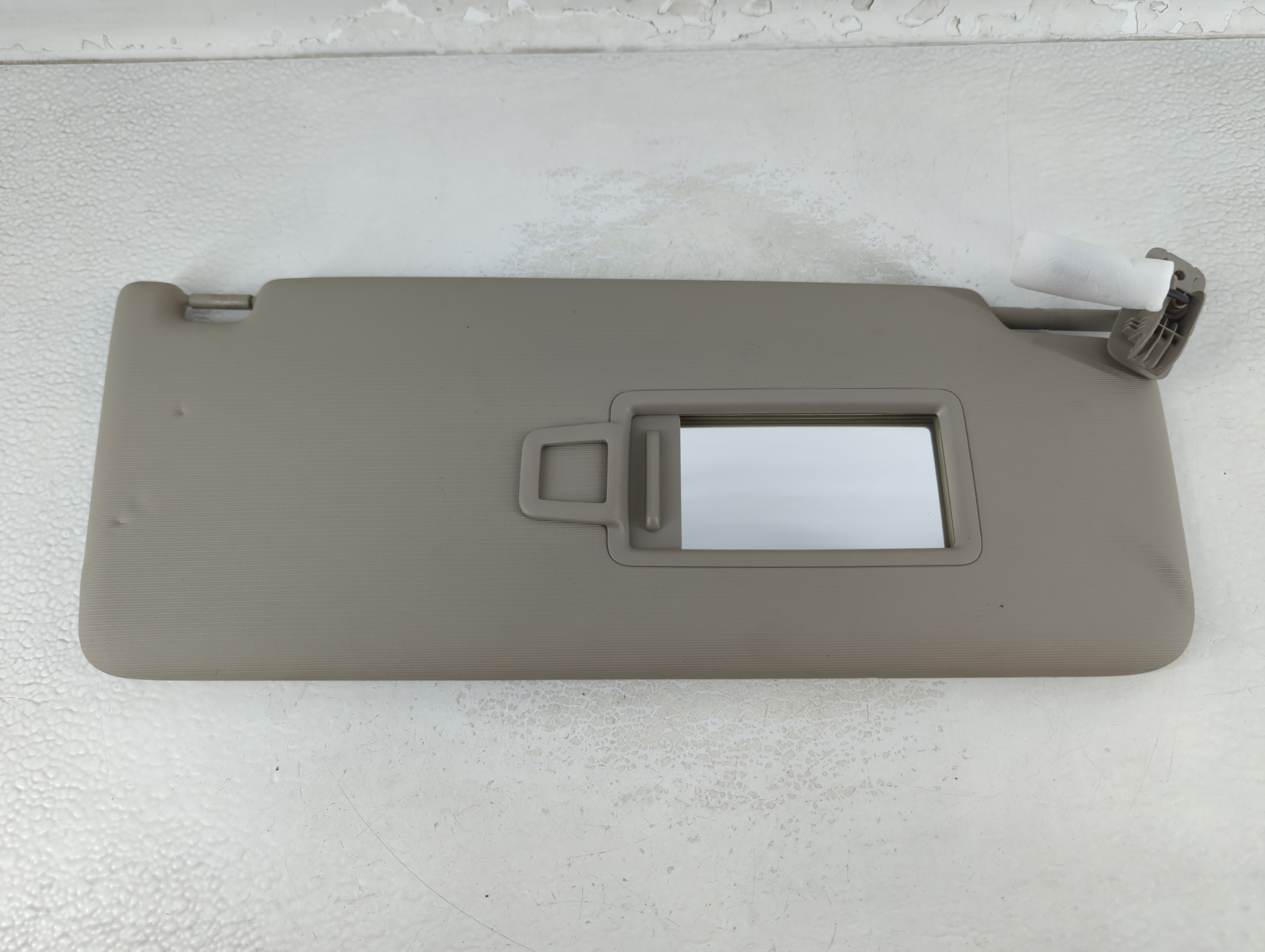 2018-2022 Volkswagen Atlas Passenger Sun Visor Mirror Right Sunvisor 1071965 - Oemusedautoparts1.com