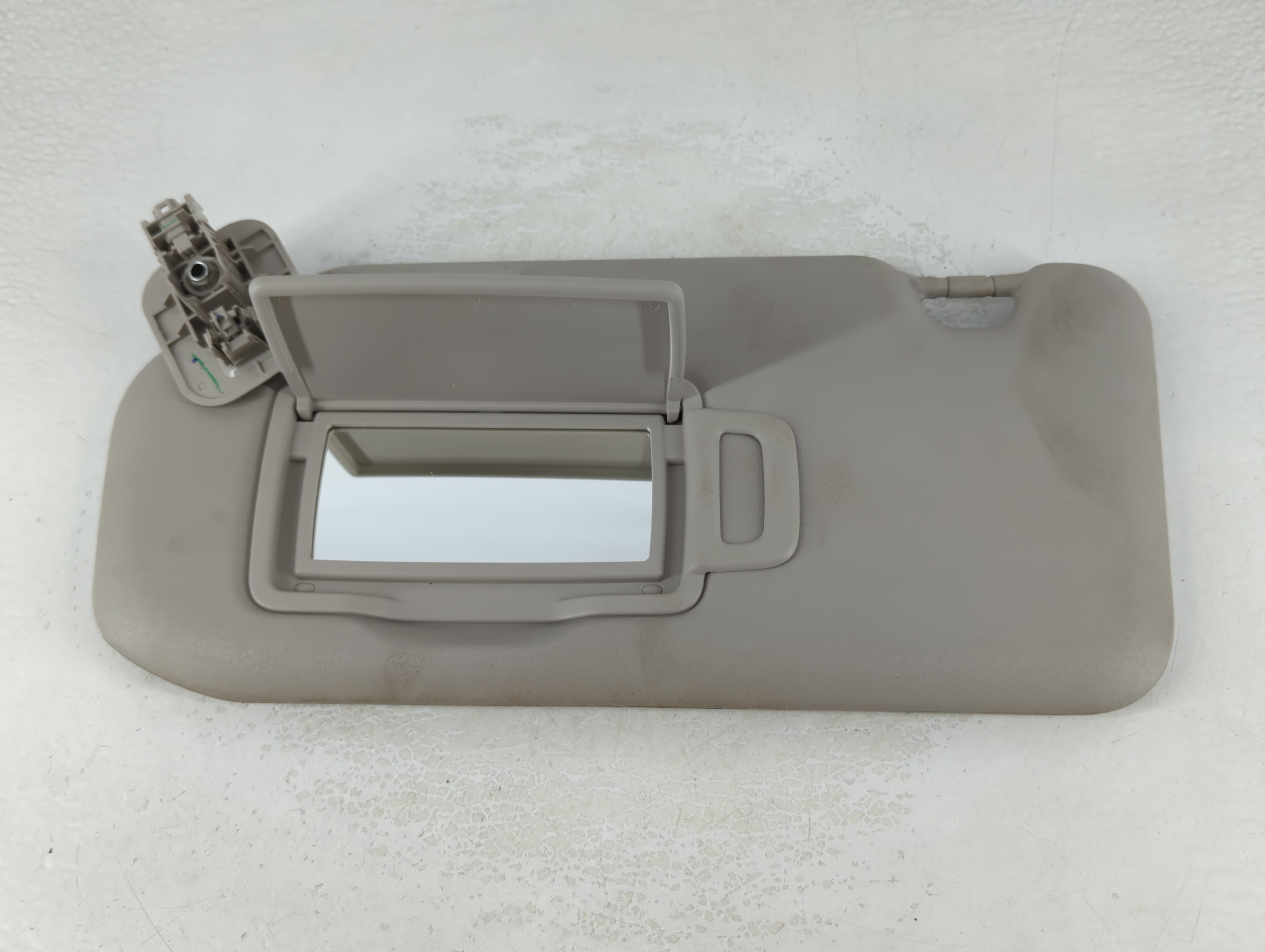 2020-2022 Nissan Sentra Driver Sun Visor Mirror Left Sunvisor Grey 1071966 - Oemusedautoparts1.com