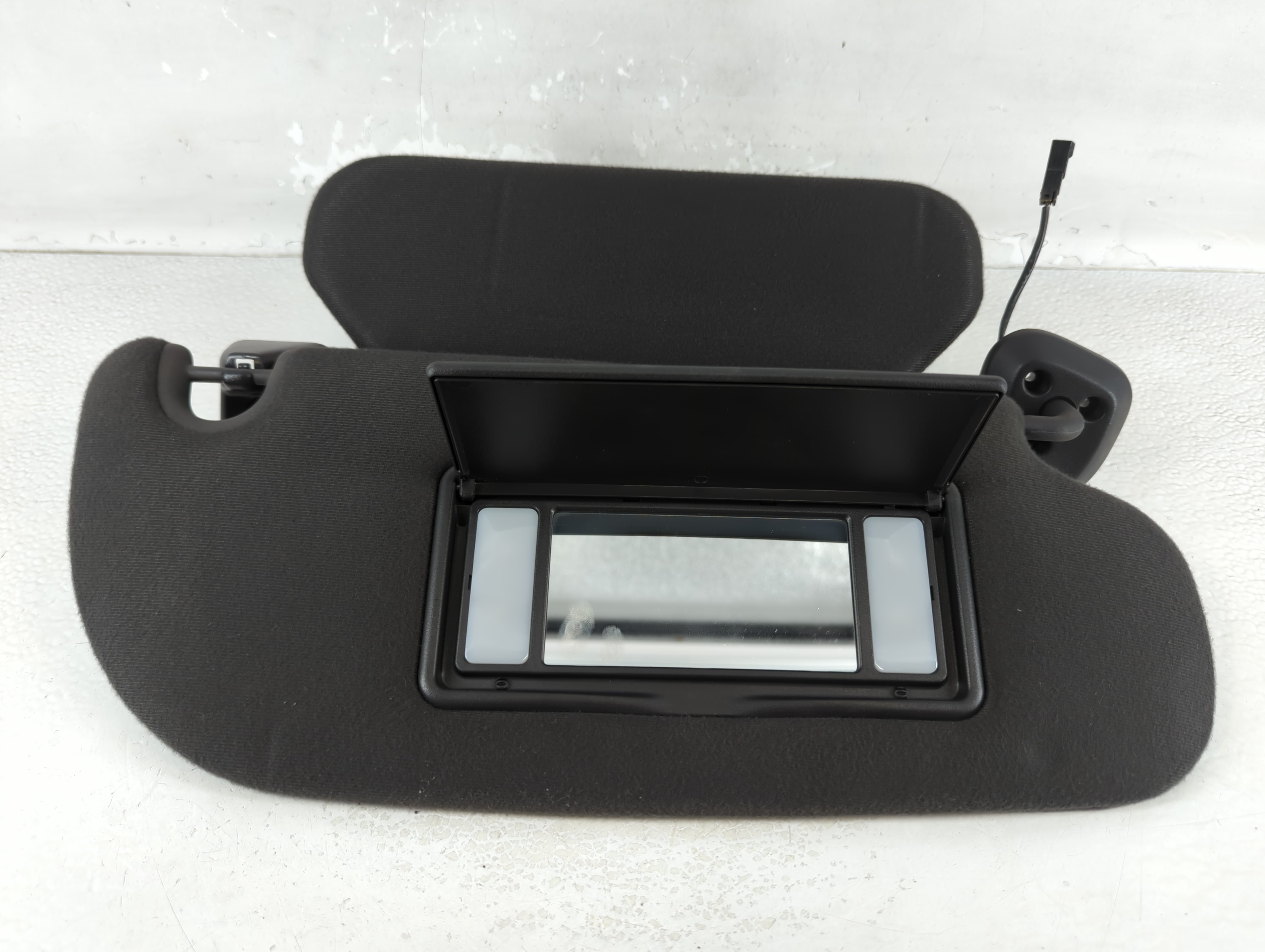 Picture of 2011 Ford Expedition Passenger Sun Visor Mirror Right Sunvisor 1071970