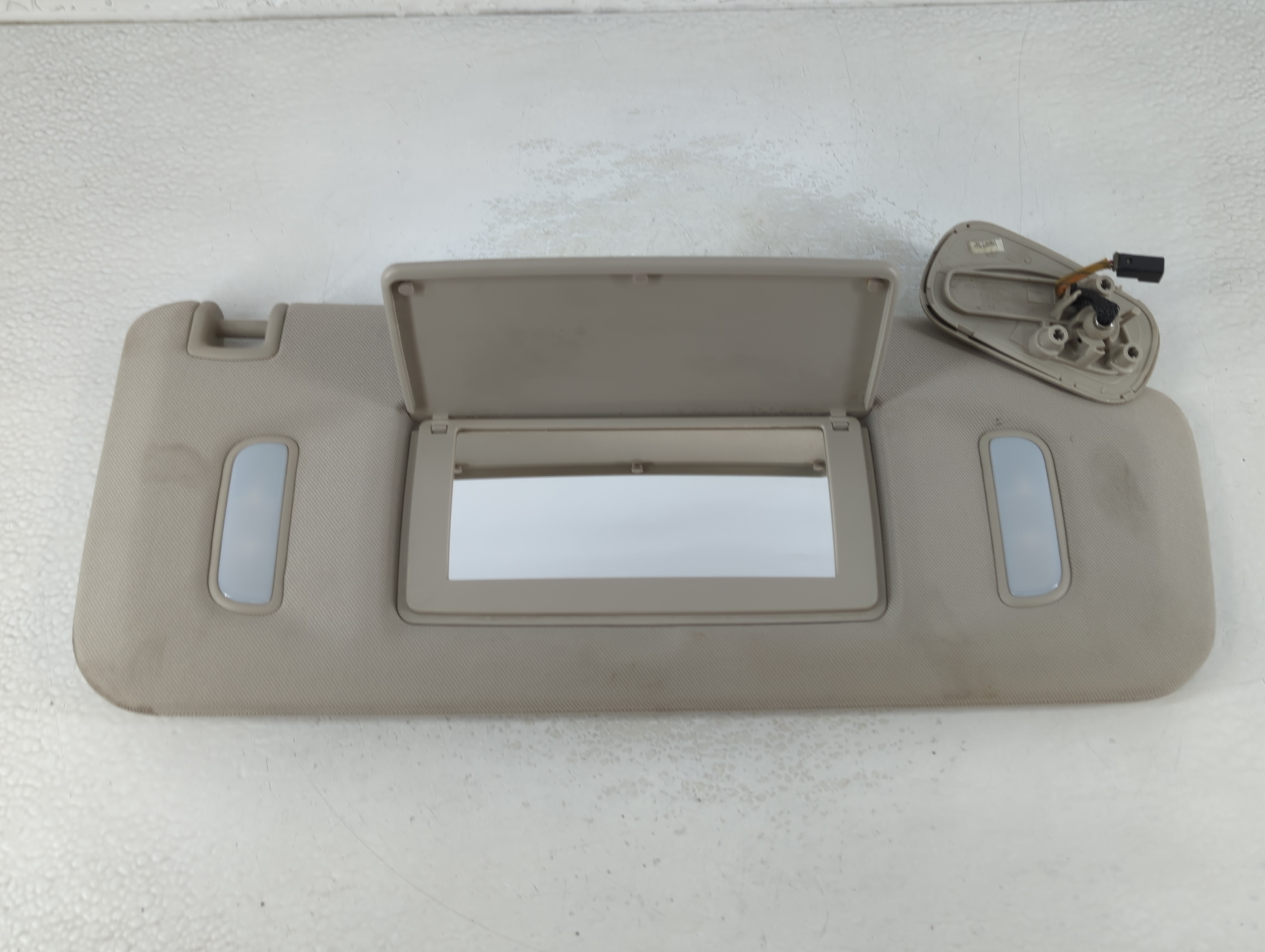 2007-2014 Chevrolet Tahoe Passenger Sun Visor Mirror Right Sunvisor Grey 1071994 - Oemusedautoparts1.com
