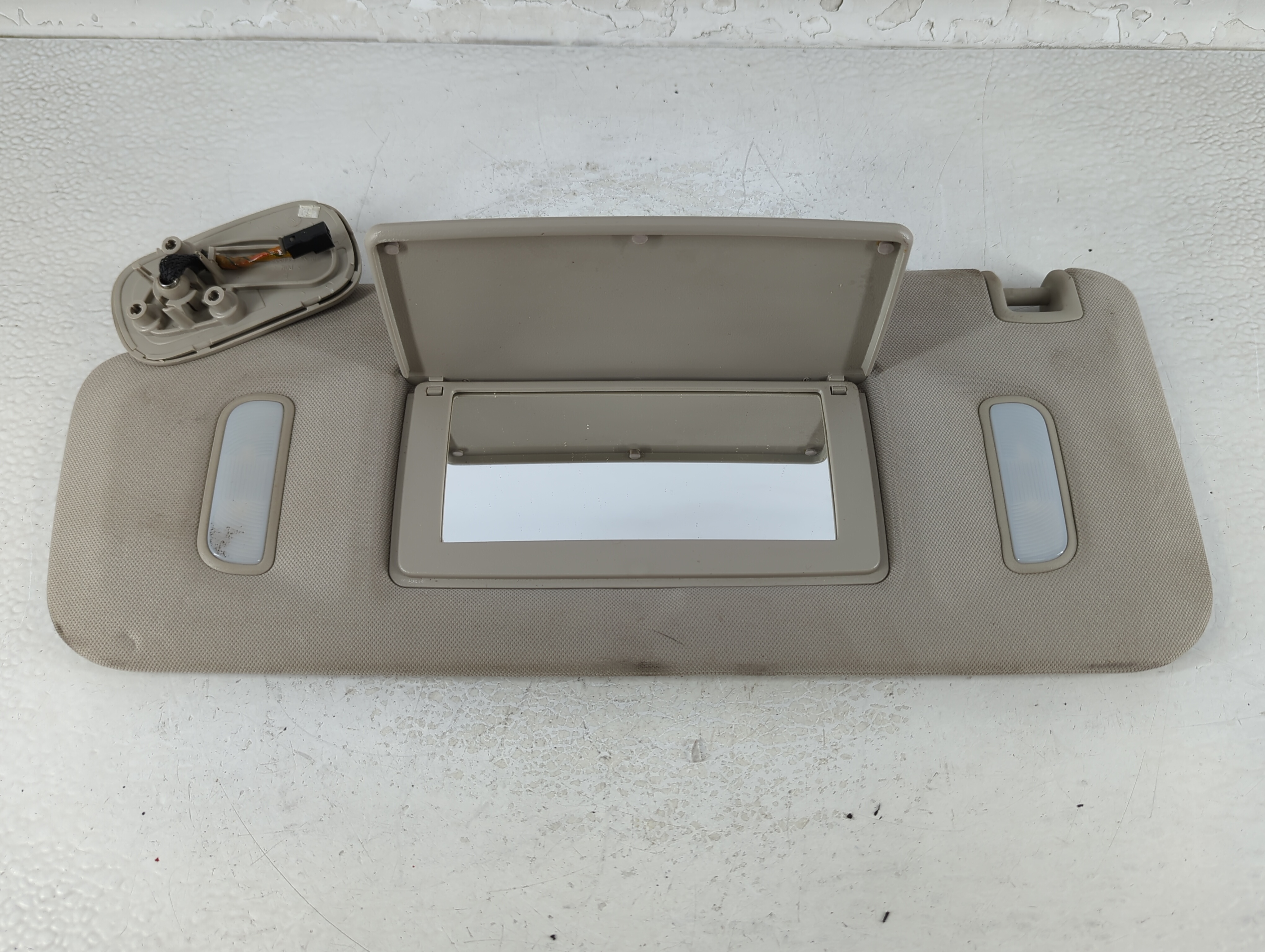2007-2014 Chevrolet Tahoe Driver Sun Visor Mirror Left Sunvisor Grey 1071995 - Oemusedautoparts1.com