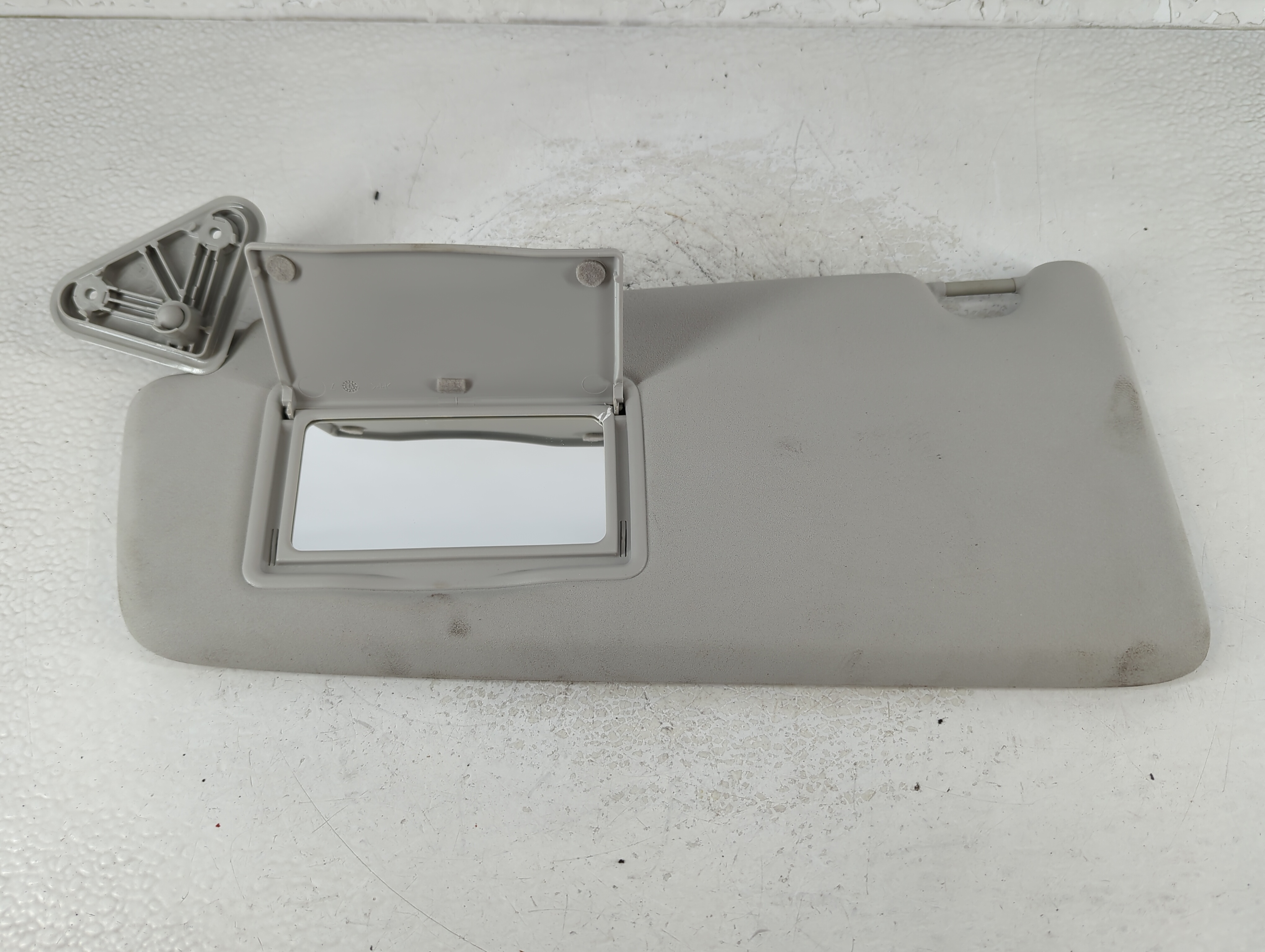 2019 Land Rover Discovery Driver Sun Visor Mirror Left Sunvisor 1071996 - Oemusedautoparts1.com