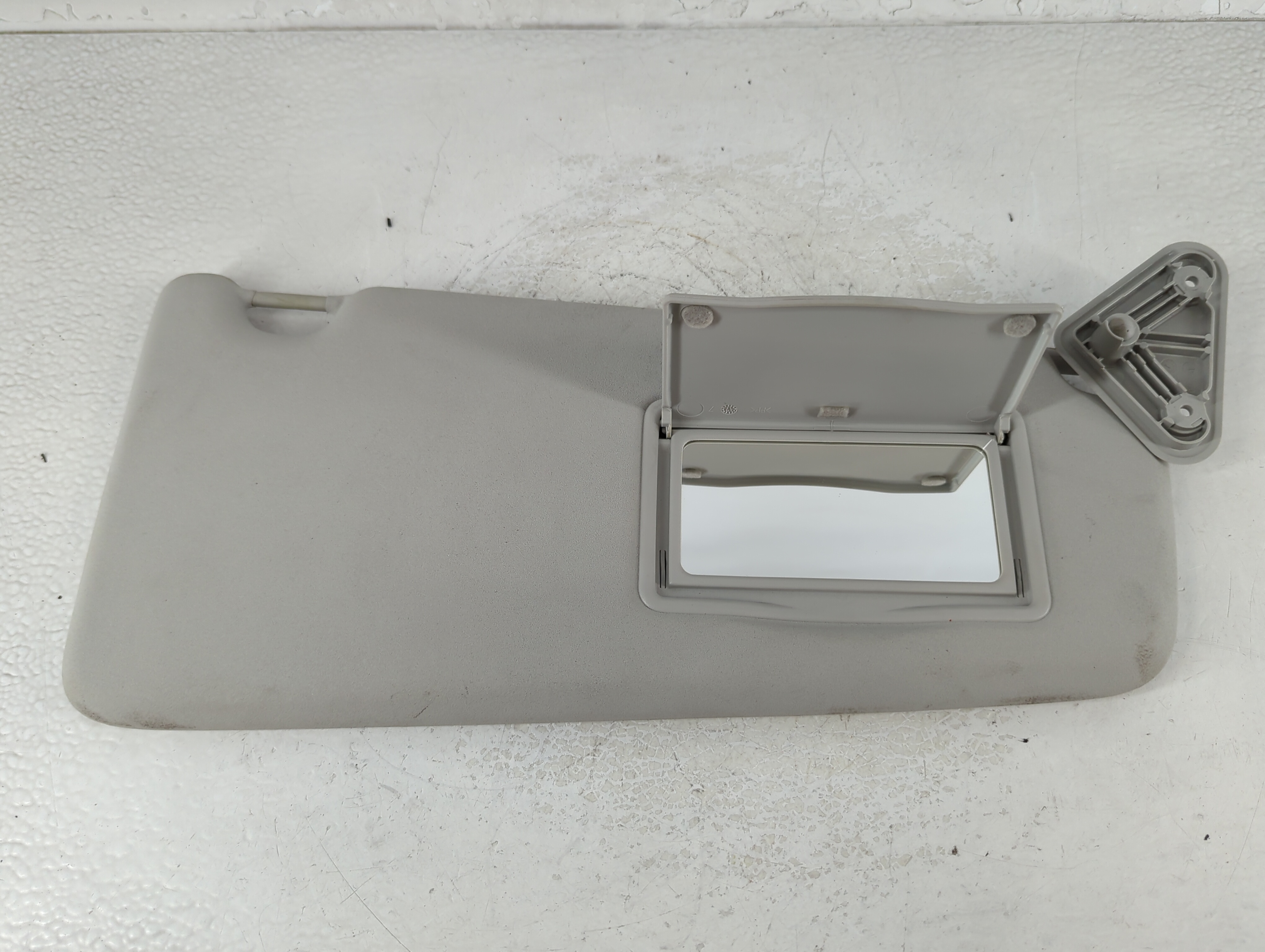 2019 Land Rover Discovery Driver Sun Visor Mirror Left Sunvisor 1071998 - Oemusedautoparts1.com