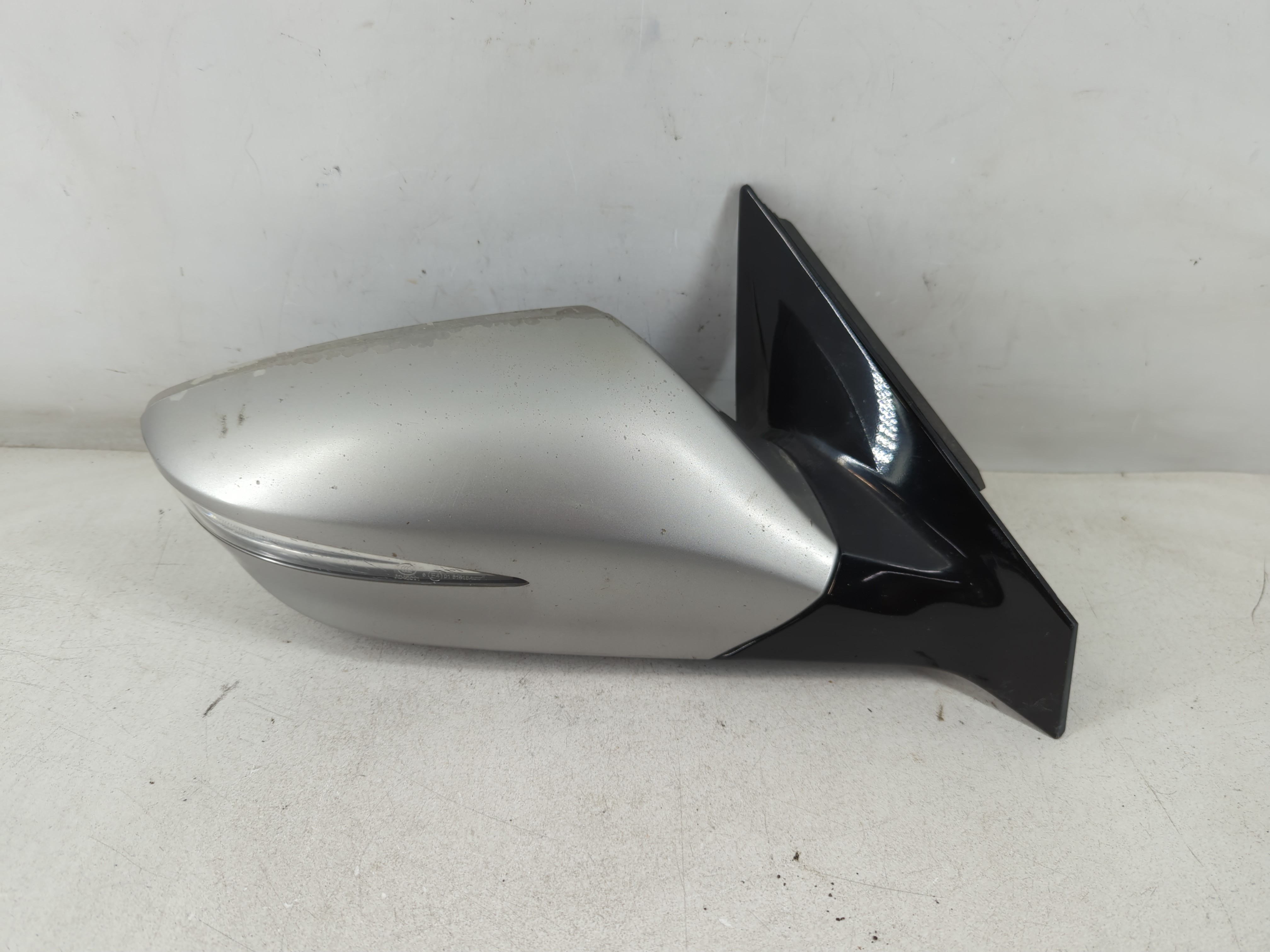 2012-2013 Hyundai Azera Passenger Right Side View Power Door Mirror Grey 1072017 - Oemusedautoparts1.com