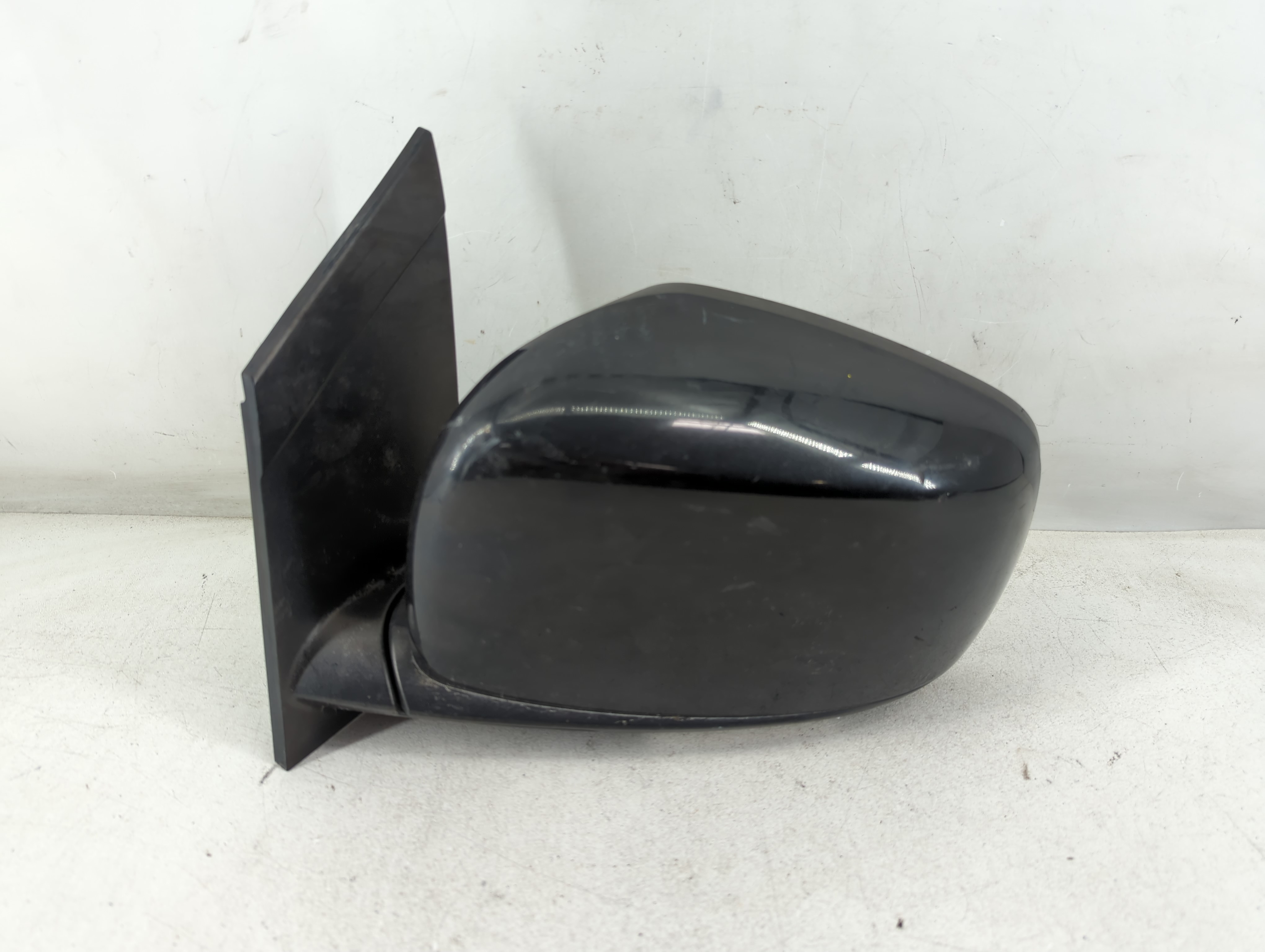 2011 Chrysler Town & Country Driver Left Side View Power Door Mirror 1072036 - Oemusedautoparts1.com