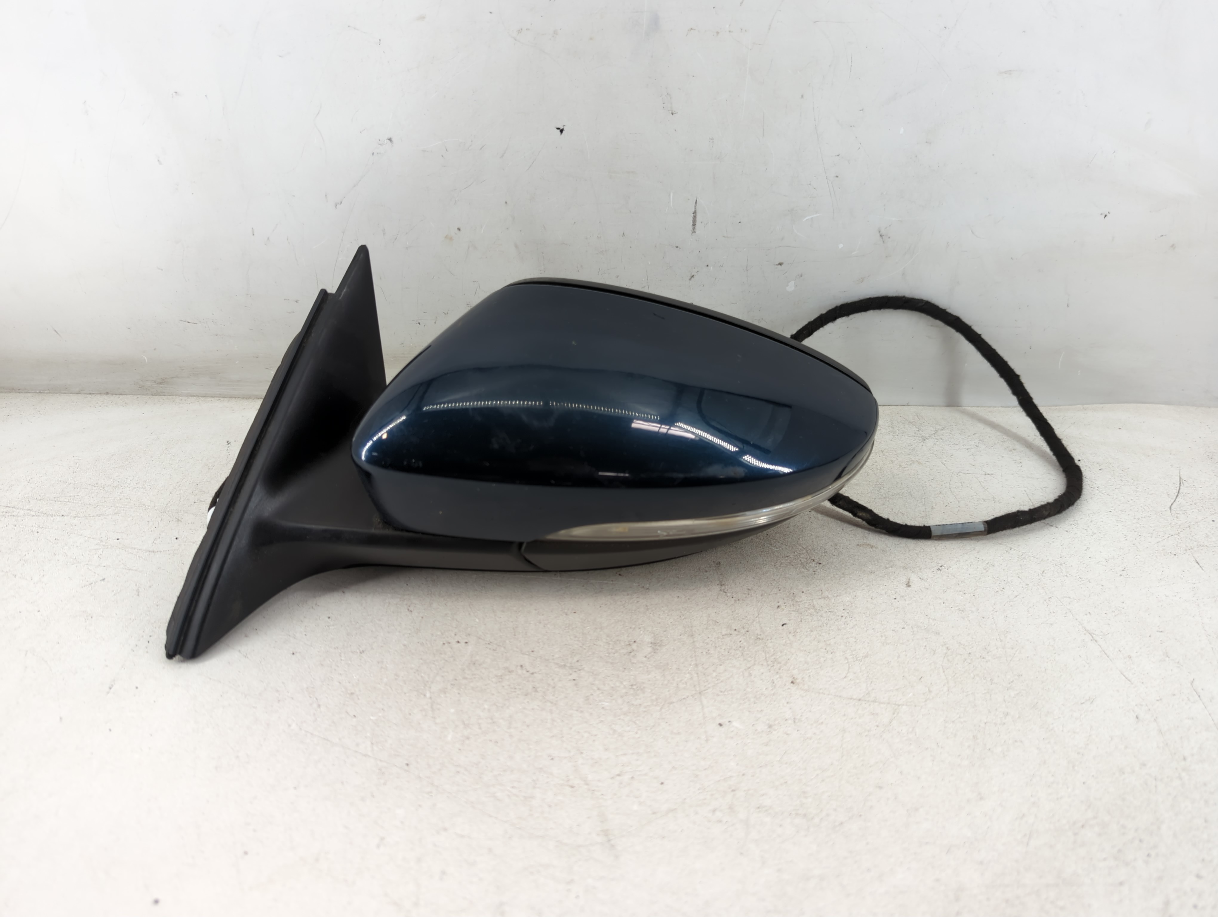 2016-2020 Volkswagen Passat Driver Left Side View Power Door Mirror 1072039 - Oemusedautoparts1.com