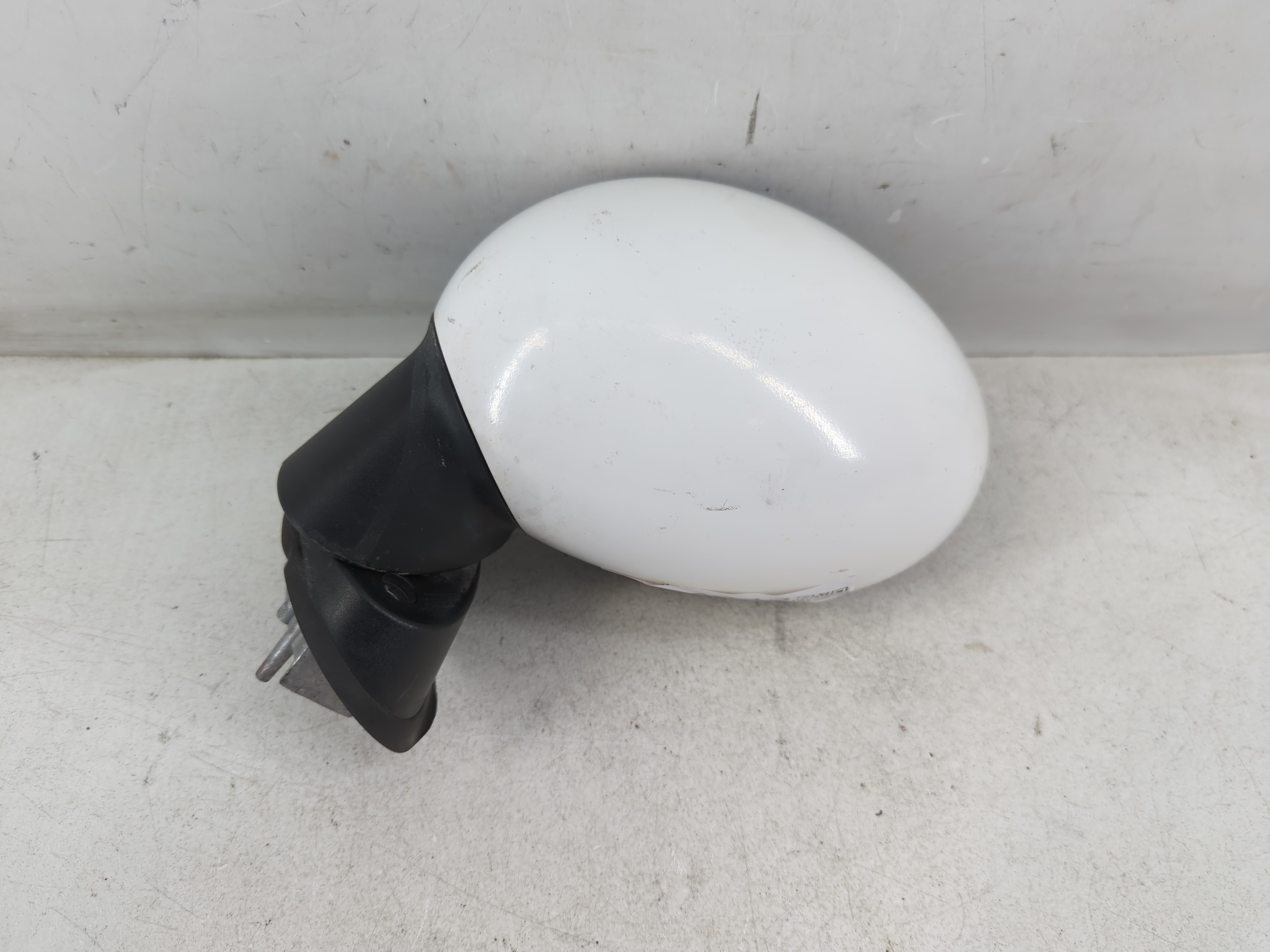 2002 Mini Cooper Driver Left Side View Power Door Mirror White 1072043 - Oemusedautoparts1.com