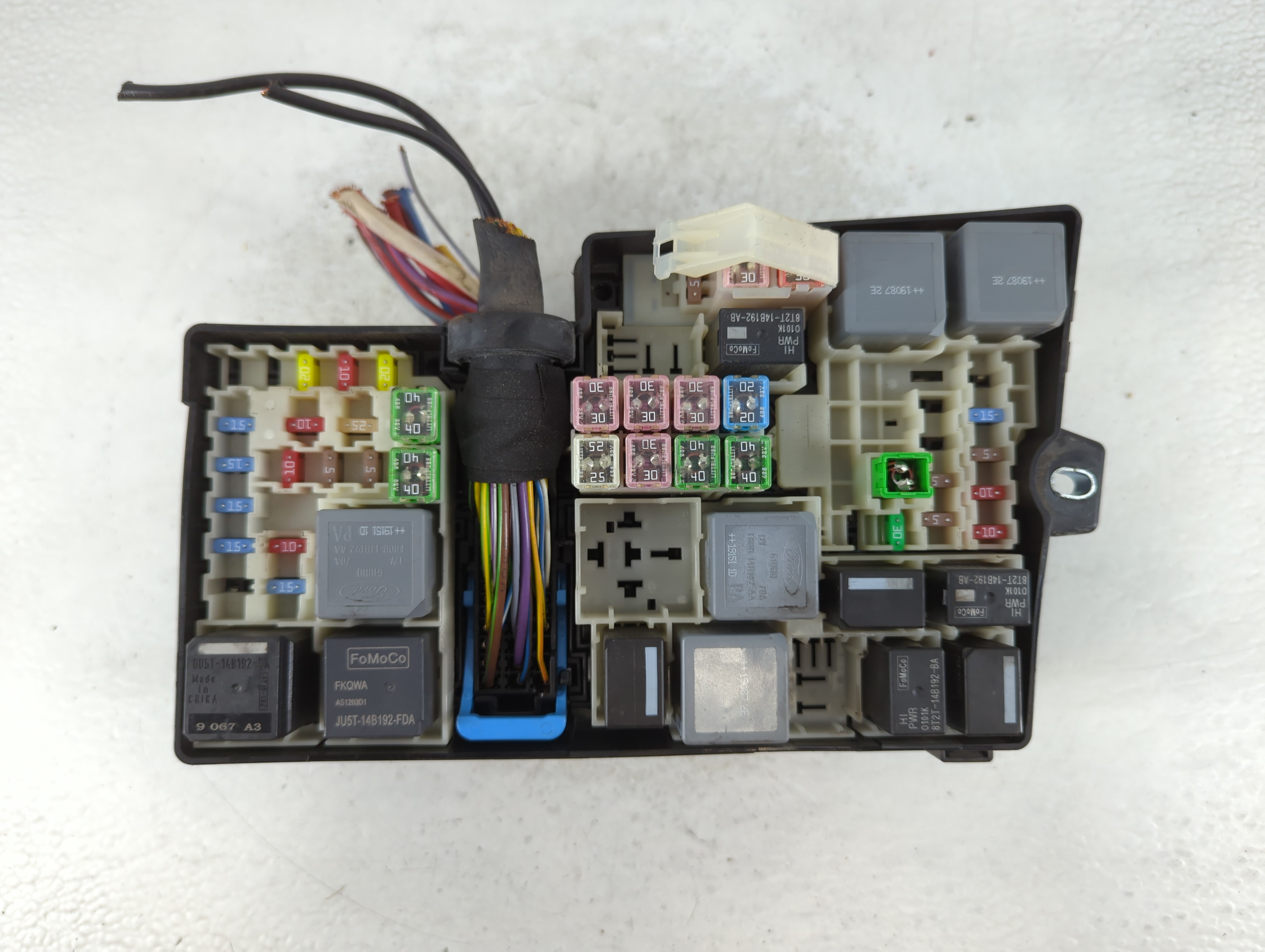2018-2019 Lincoln Mkc Fusebox Fuse Box Relay Module Av6t-14a067-ad 1072059 - Oemusedautoparts1.com