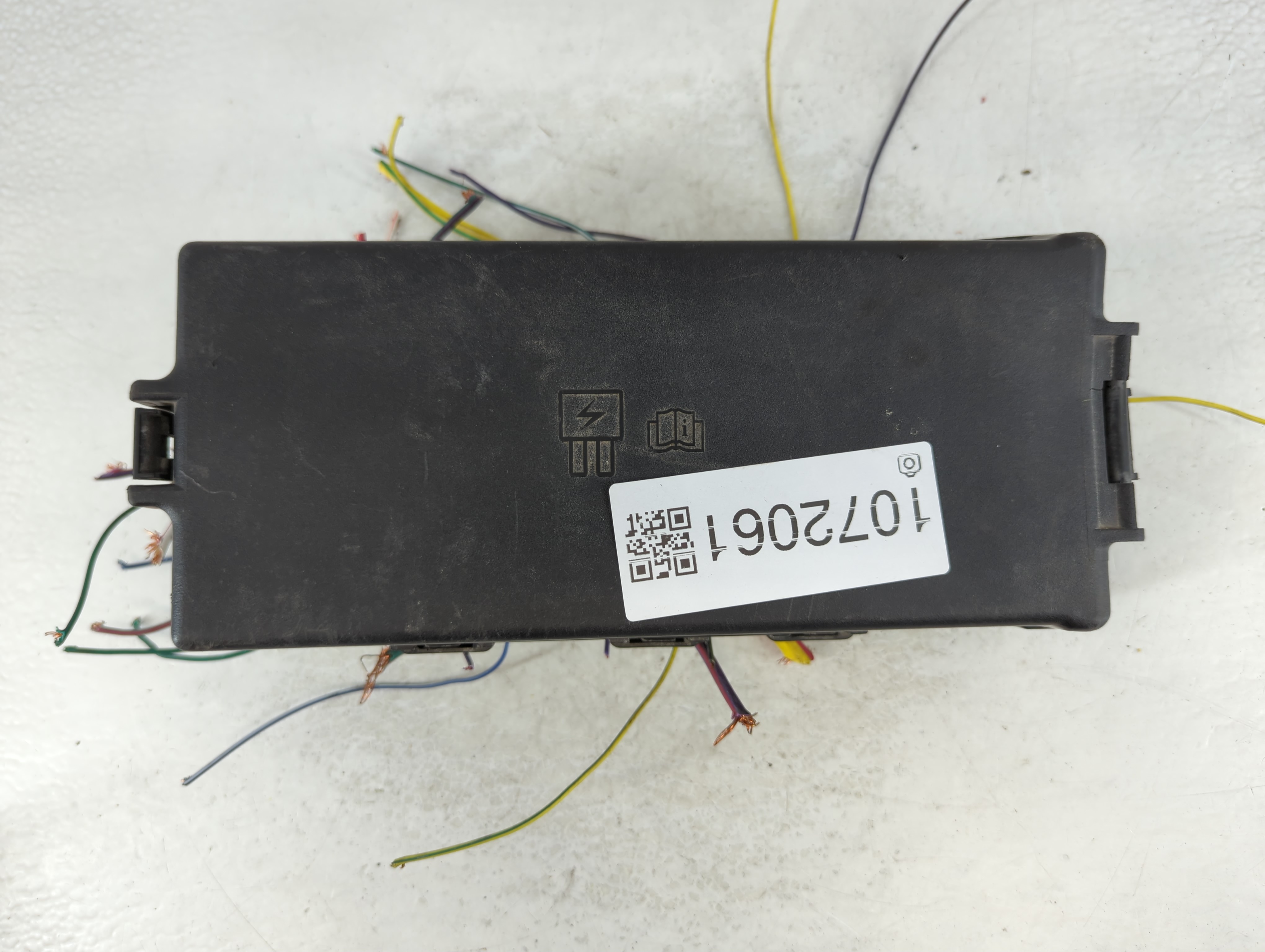 2010-2012 Ford Fusion Fusebox Fuse Box Relay Module Be5t-14290-e 1072061 - Oemusedautoparts1.com